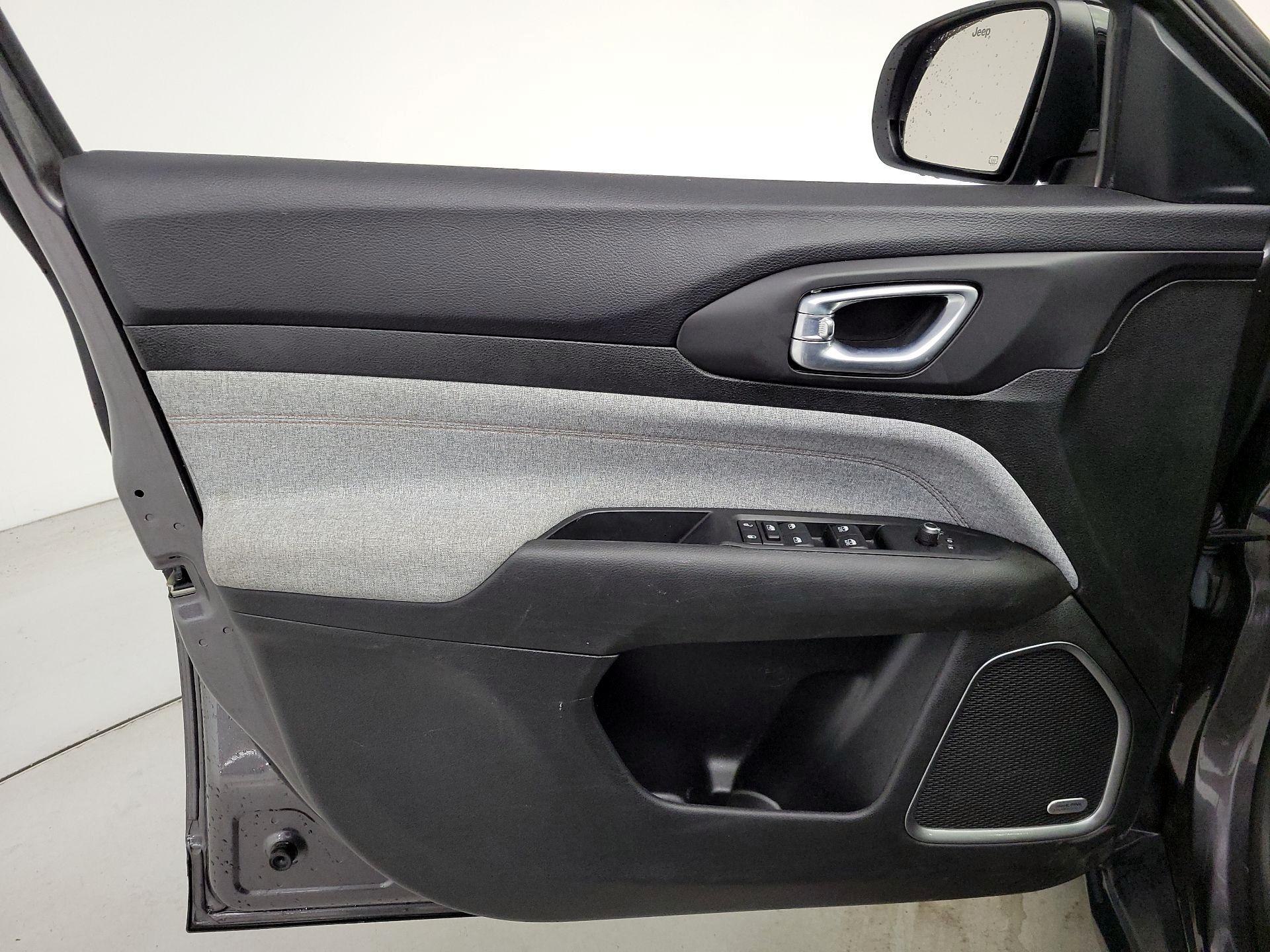 Thumbnail: 2022 Jeep Compass - 12