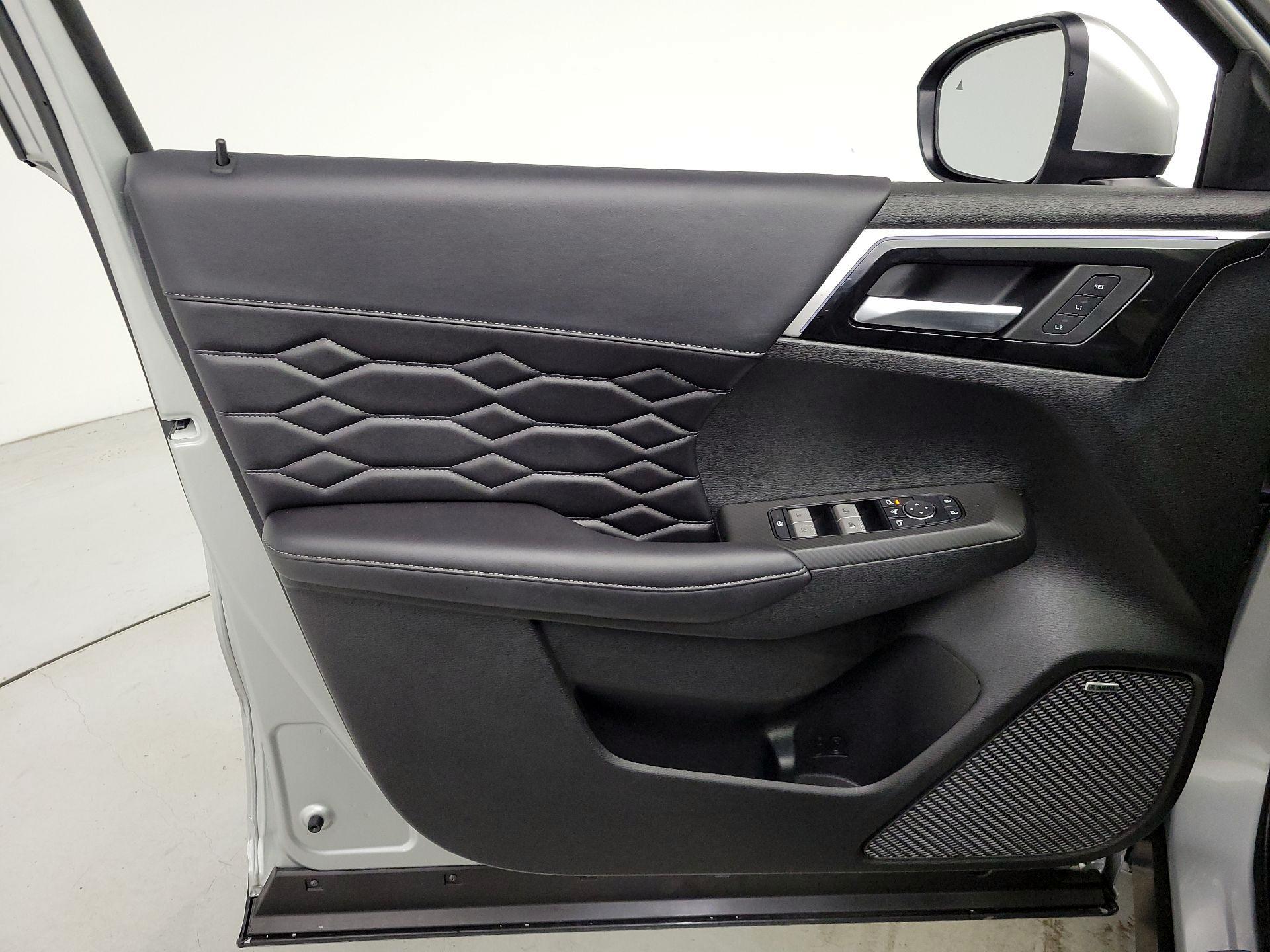 Thumbnail: 2025 Mitsubishi Outlander - 12