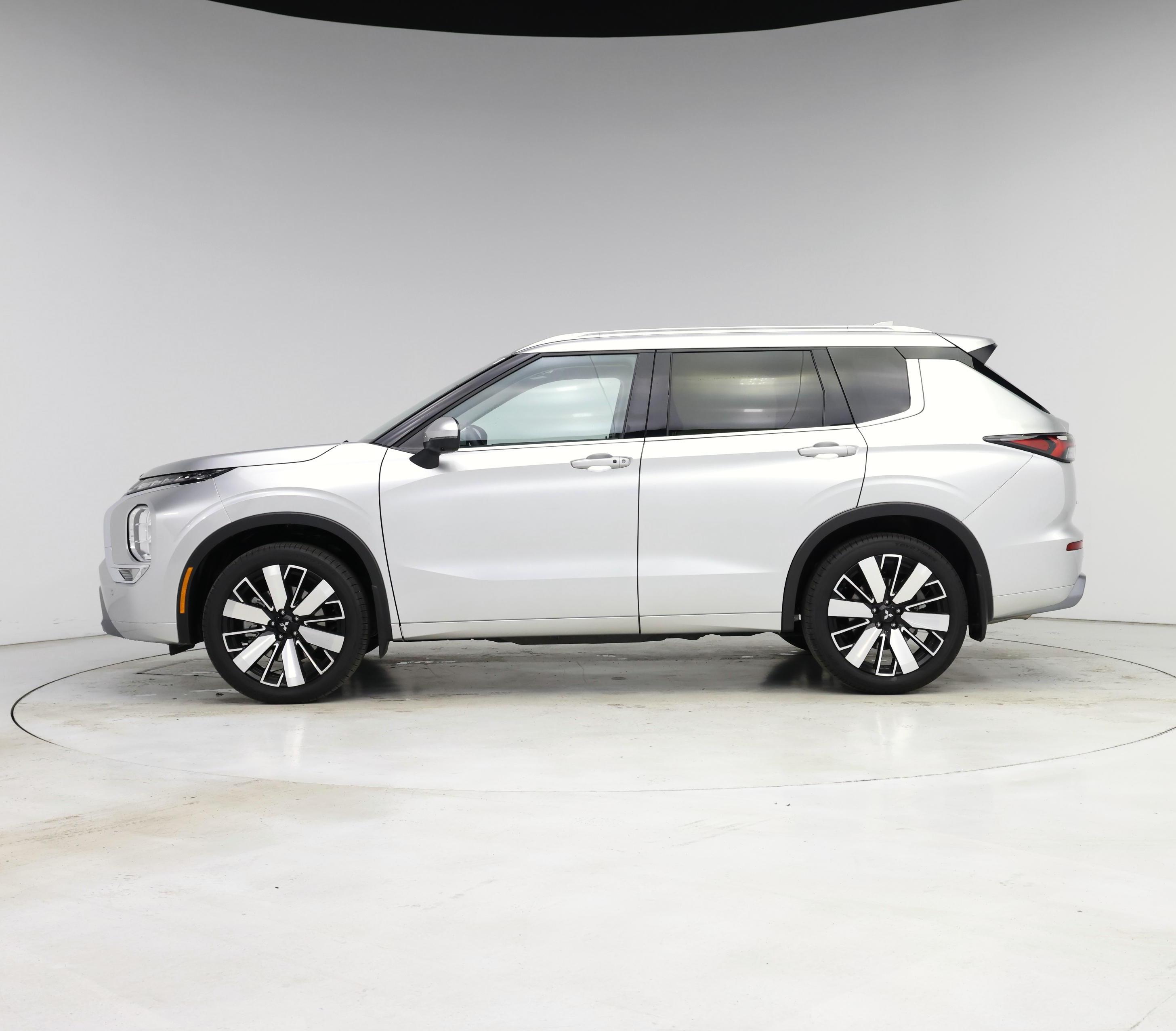 Thumbnail: 2025 Mitsubishi Outlander - 3