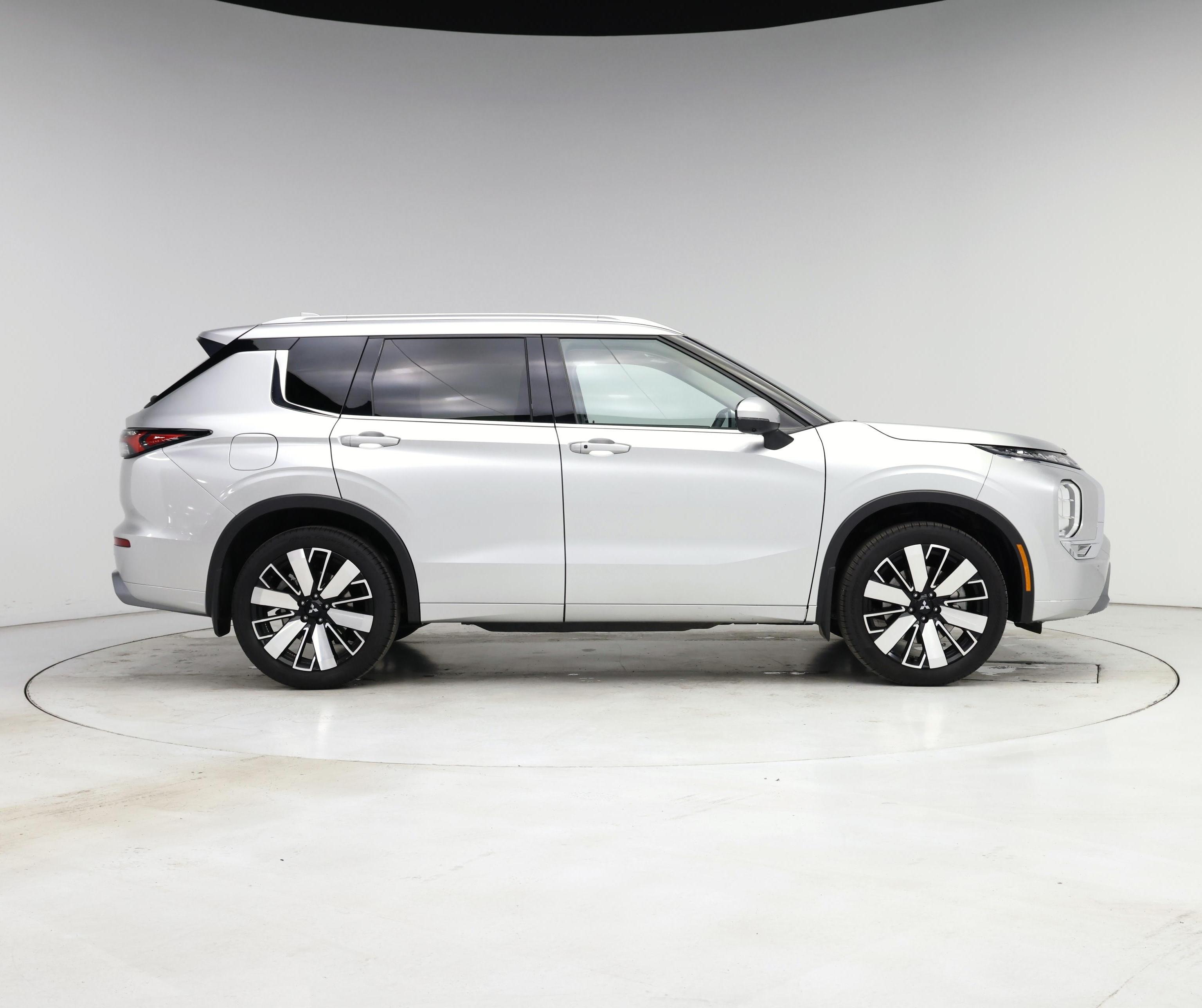 Thumbnail: 2025 Mitsubishi Outlander - 7