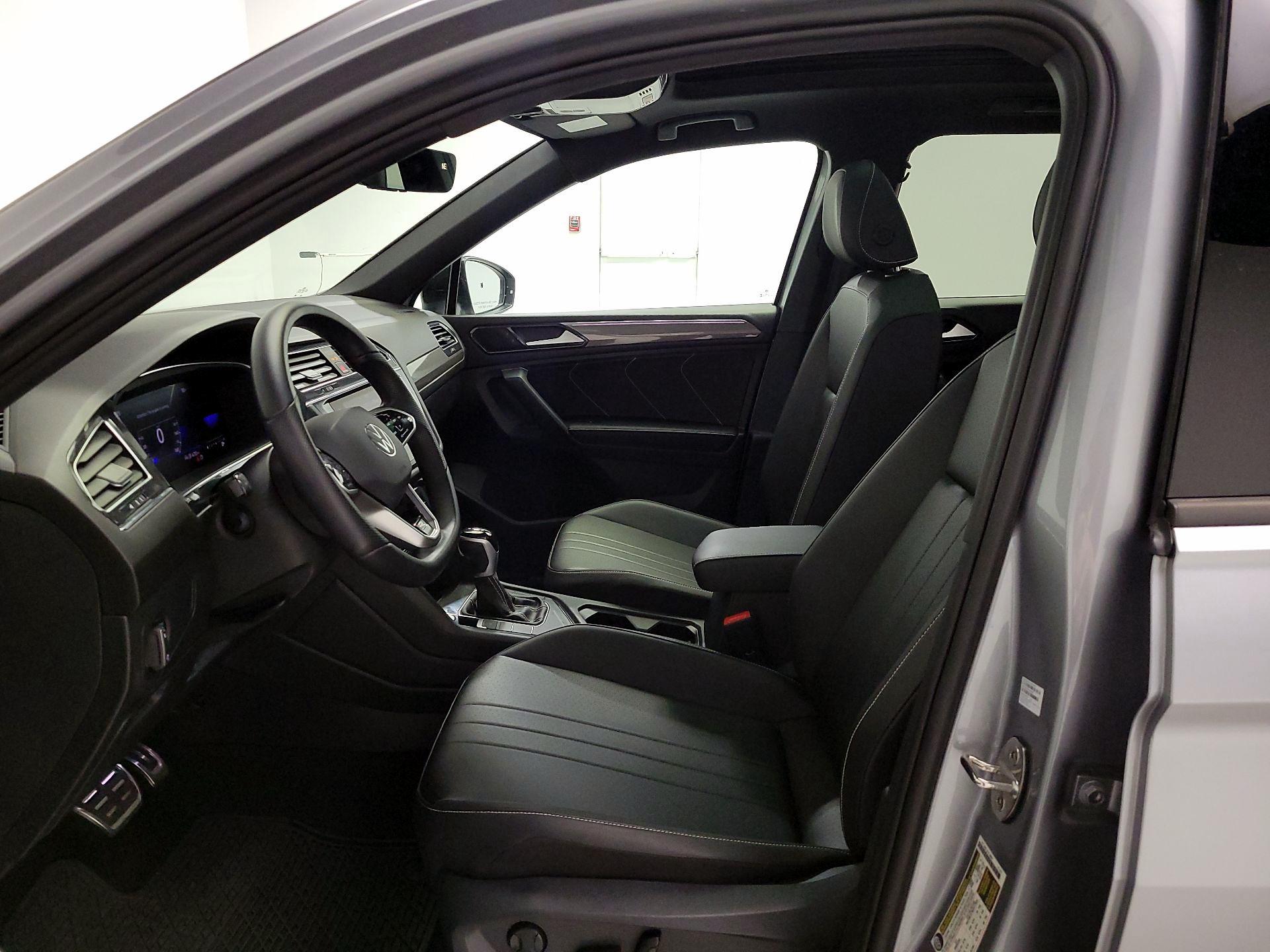 Thumbnail: 2023 Volkswagen Tiguan - 11