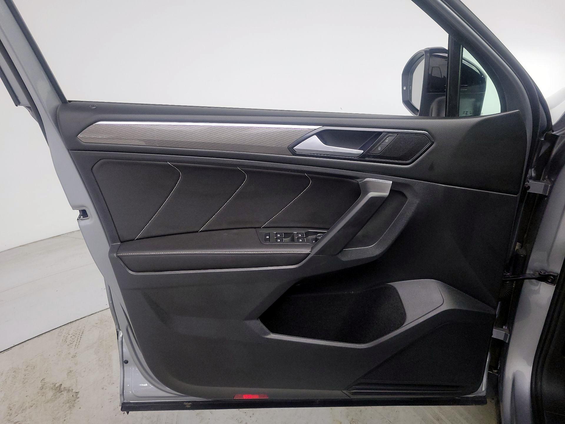 Thumbnail: 2023 Volkswagen Tiguan - 12