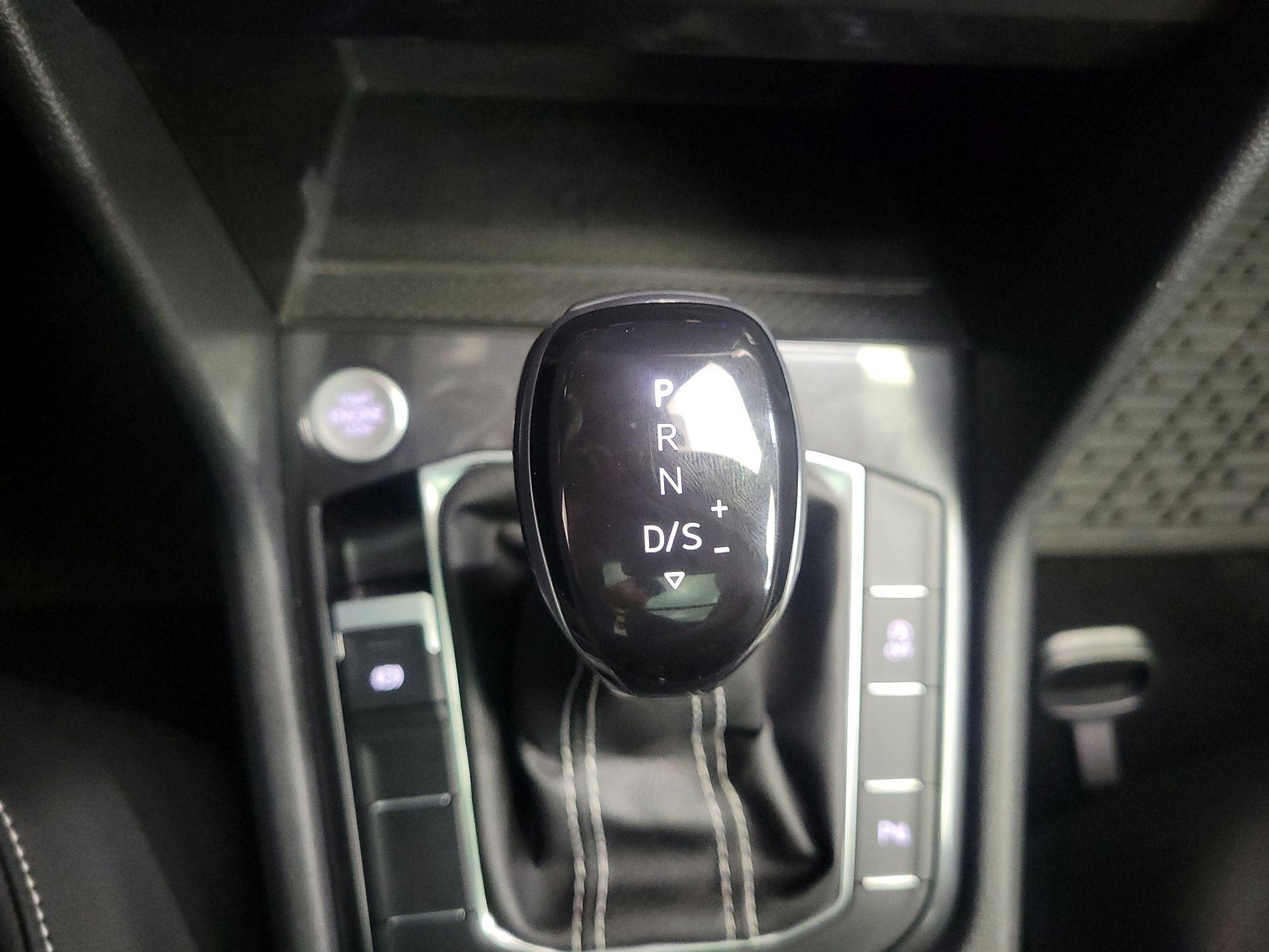 Thumbnail: 2023 Volkswagen Tiguan - 17