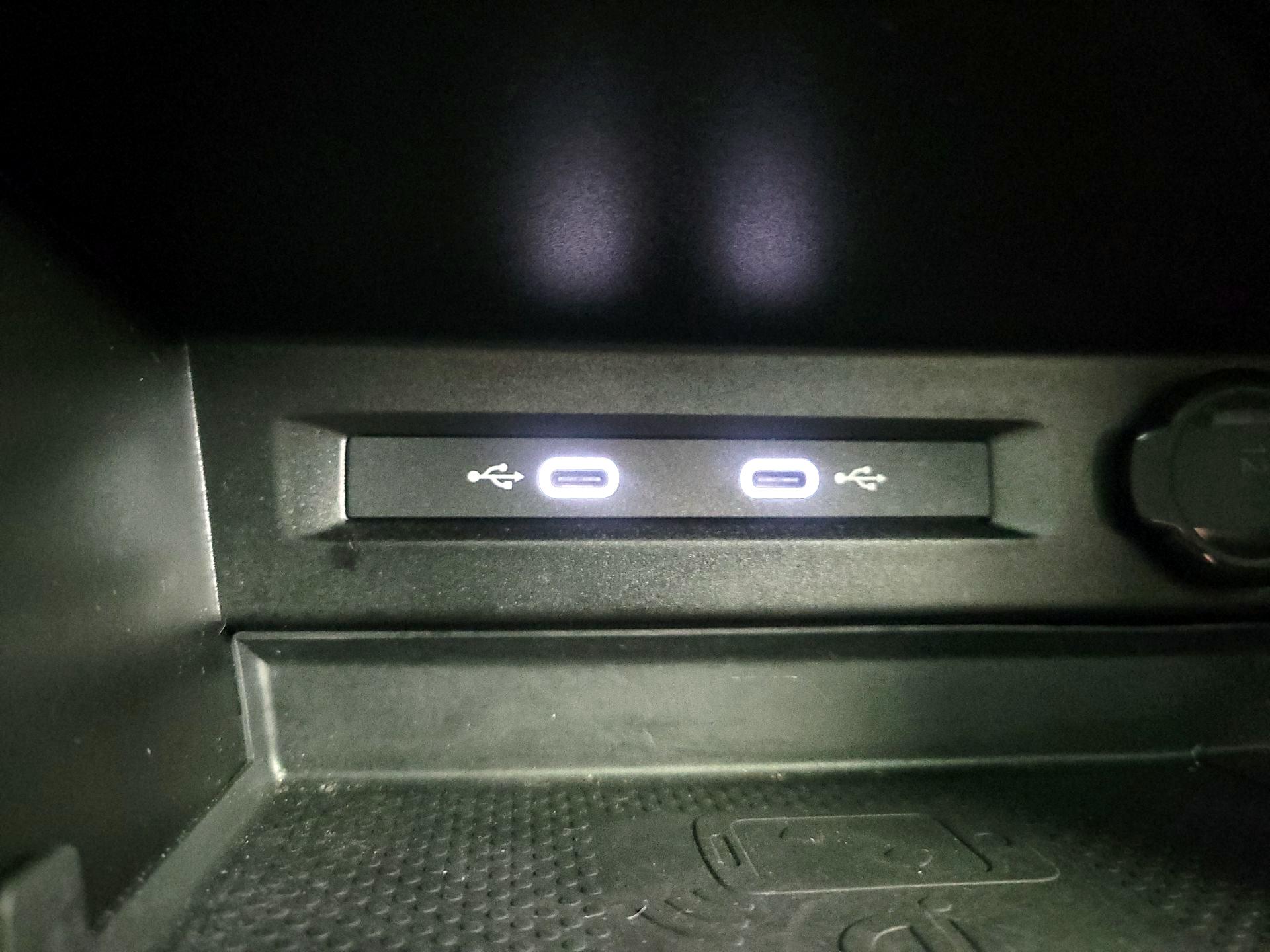 Thumbnail: 2023 Volkswagen Tiguan - 18