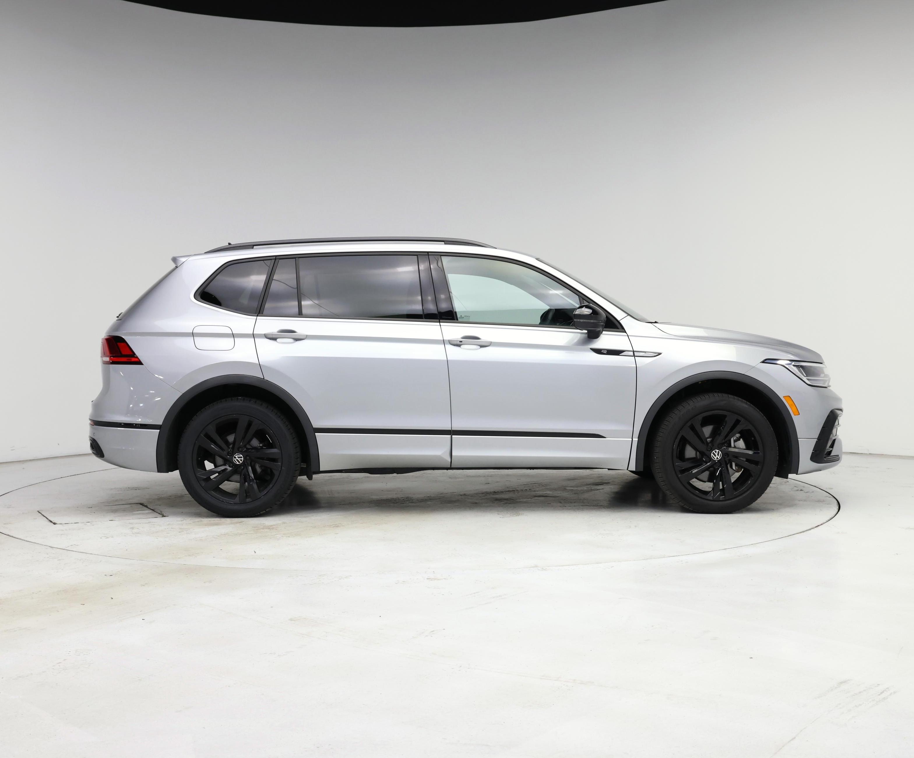 Thumbnail: 2023 Volkswagen Tiguan - 7