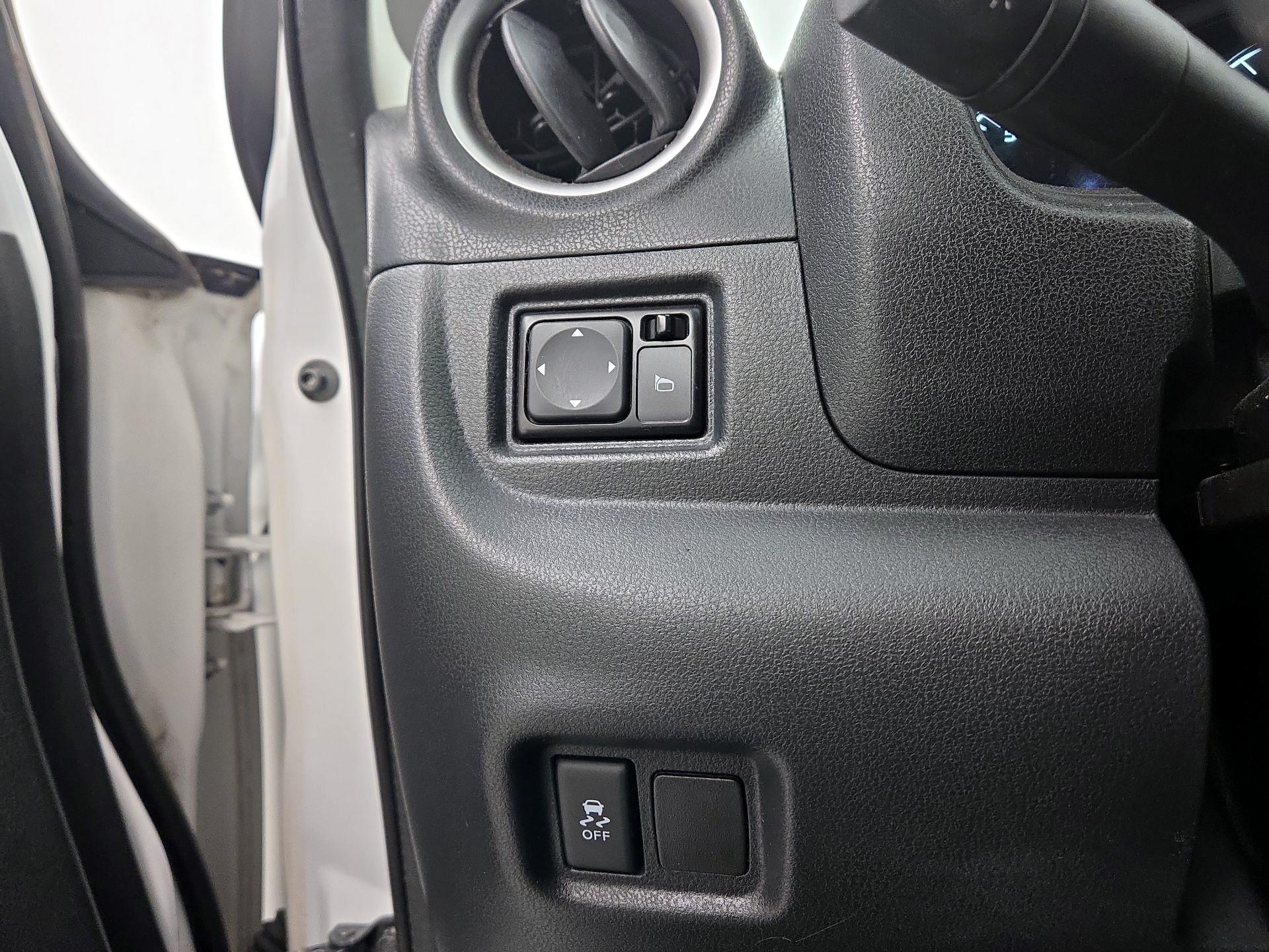 Thumbnail: 2015 Nissan Versa Note - 13