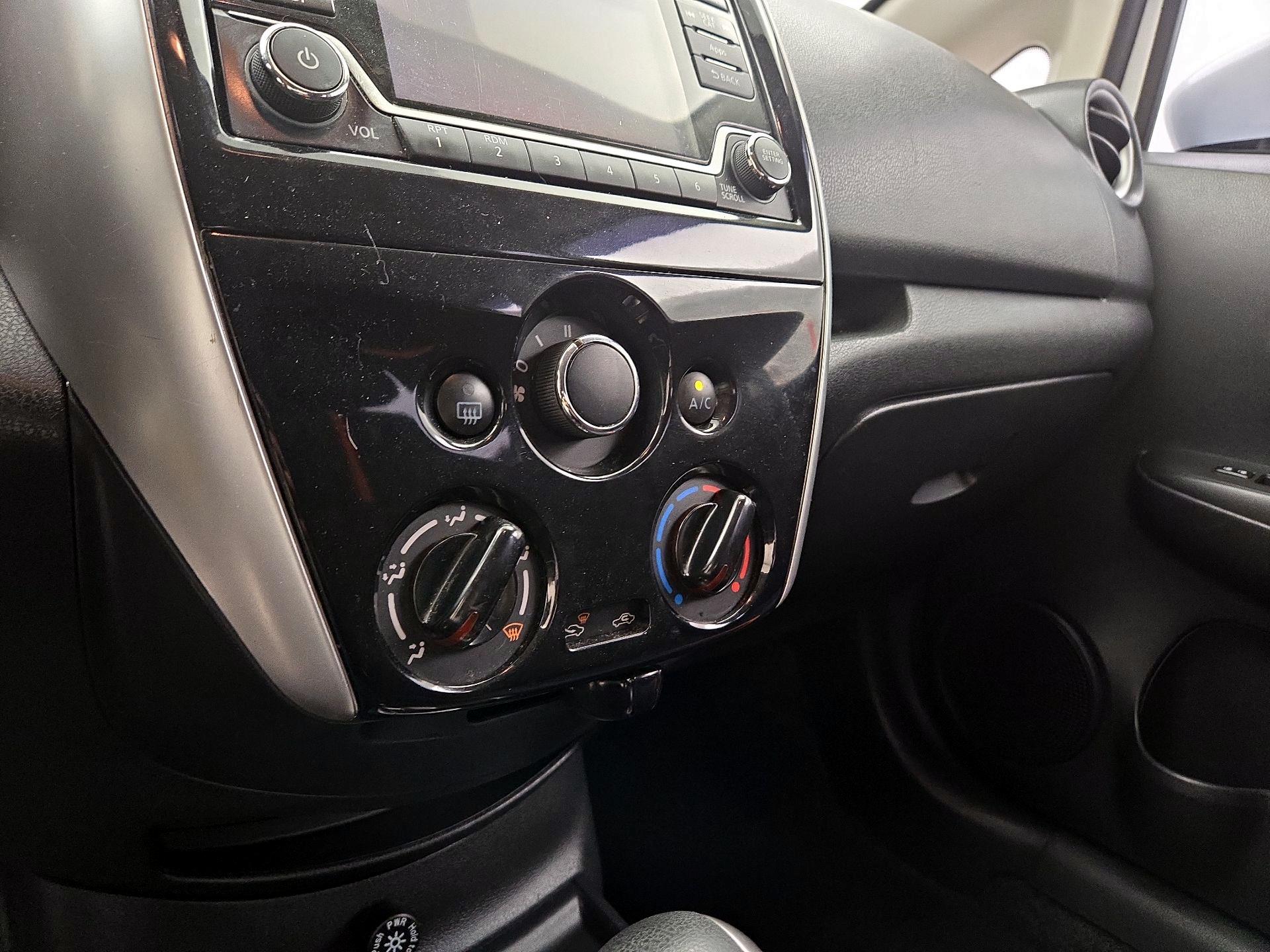 Thumbnail: 2015 Nissan Versa Note - 16