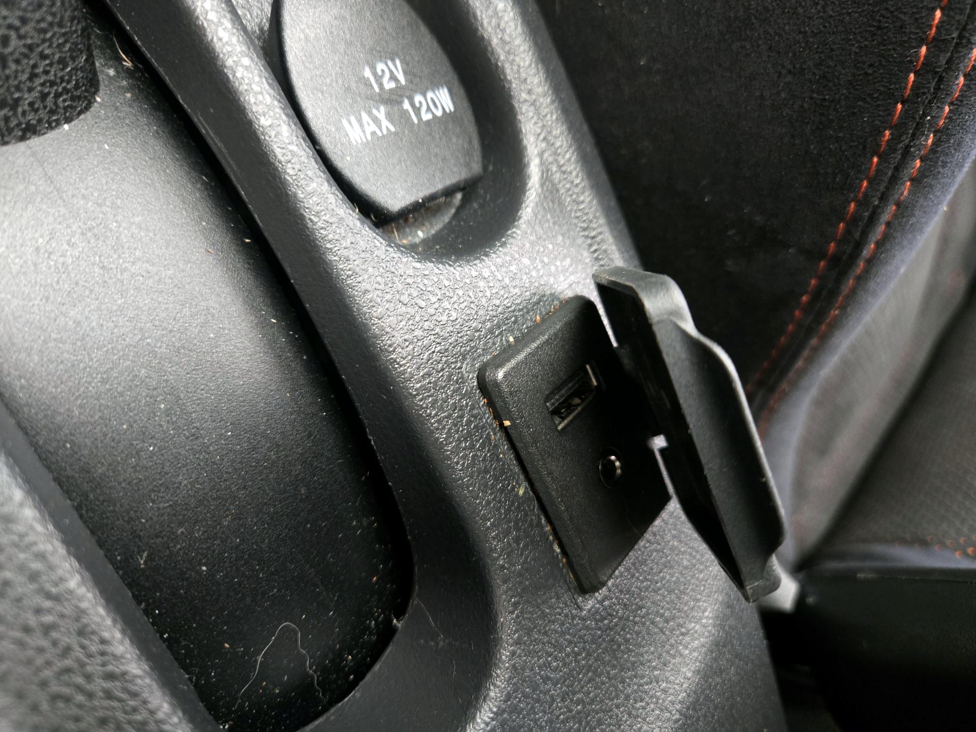 Thumbnail: 2015 Nissan Versa Note - 18