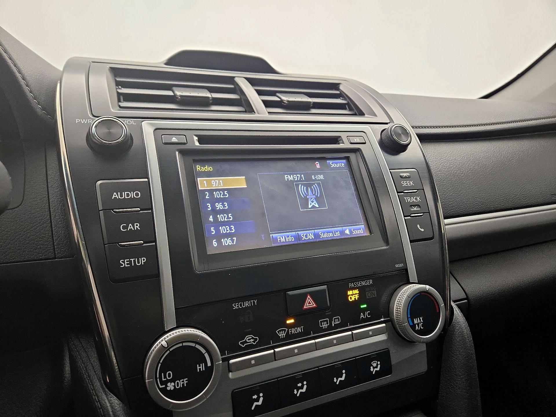 Thumbnail: 2014 Toyota Camry - 15