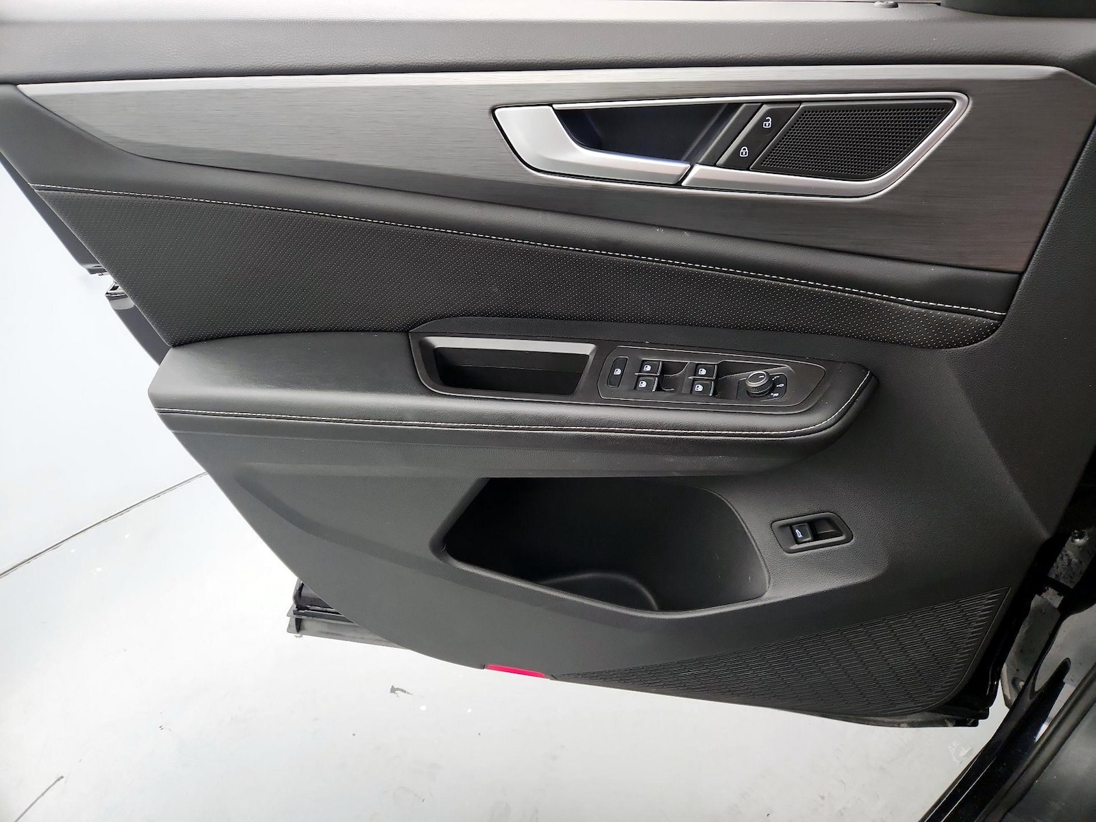 2024 Volkswagen Atlas Cross Sport SE w/Tech - Photo 13