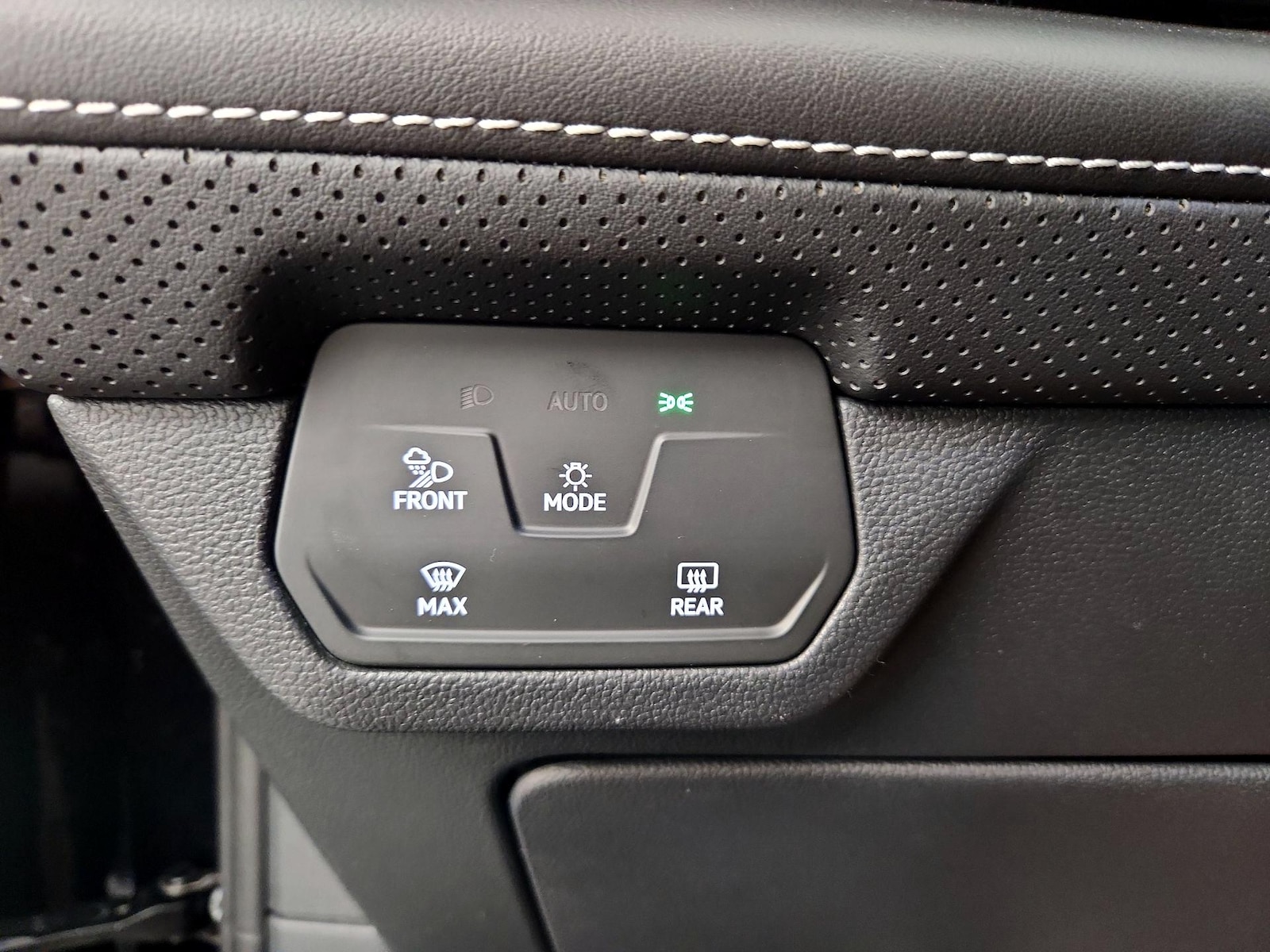 2024 Volkswagen Atlas Cross Sport SE w/Tech - Photo 14