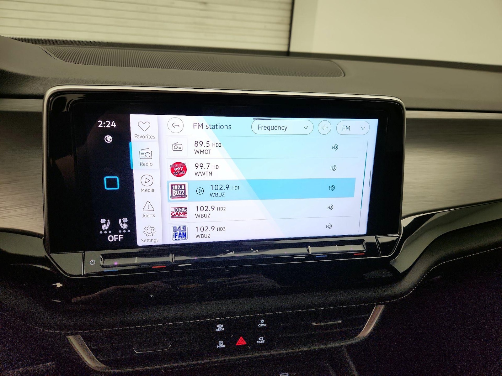 2024 Volkswagen Atlas Cross Sport SE w/Tech - Photo 16