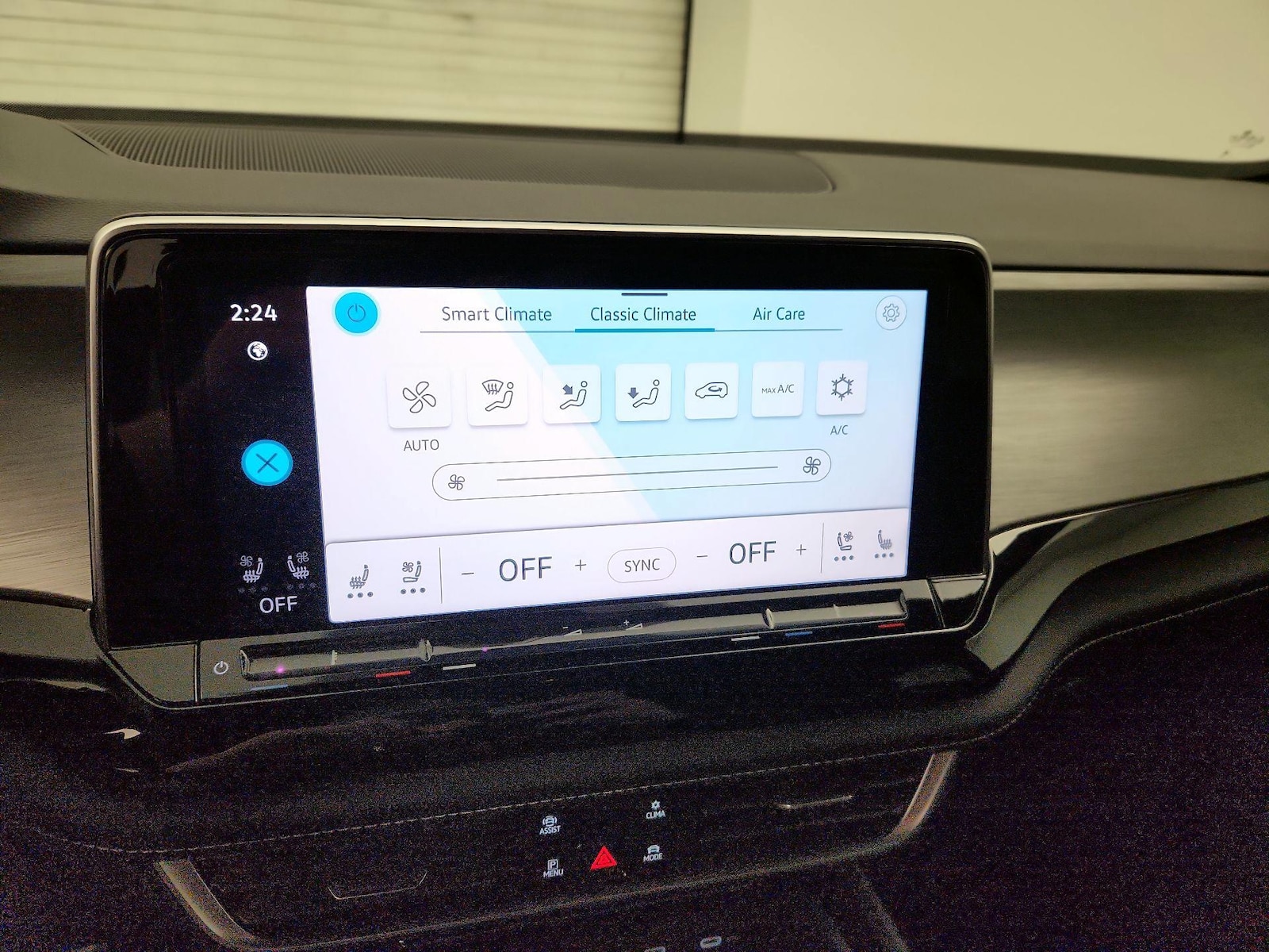 2024 Volkswagen Atlas Cross Sport SE w/Tech - Photo 17