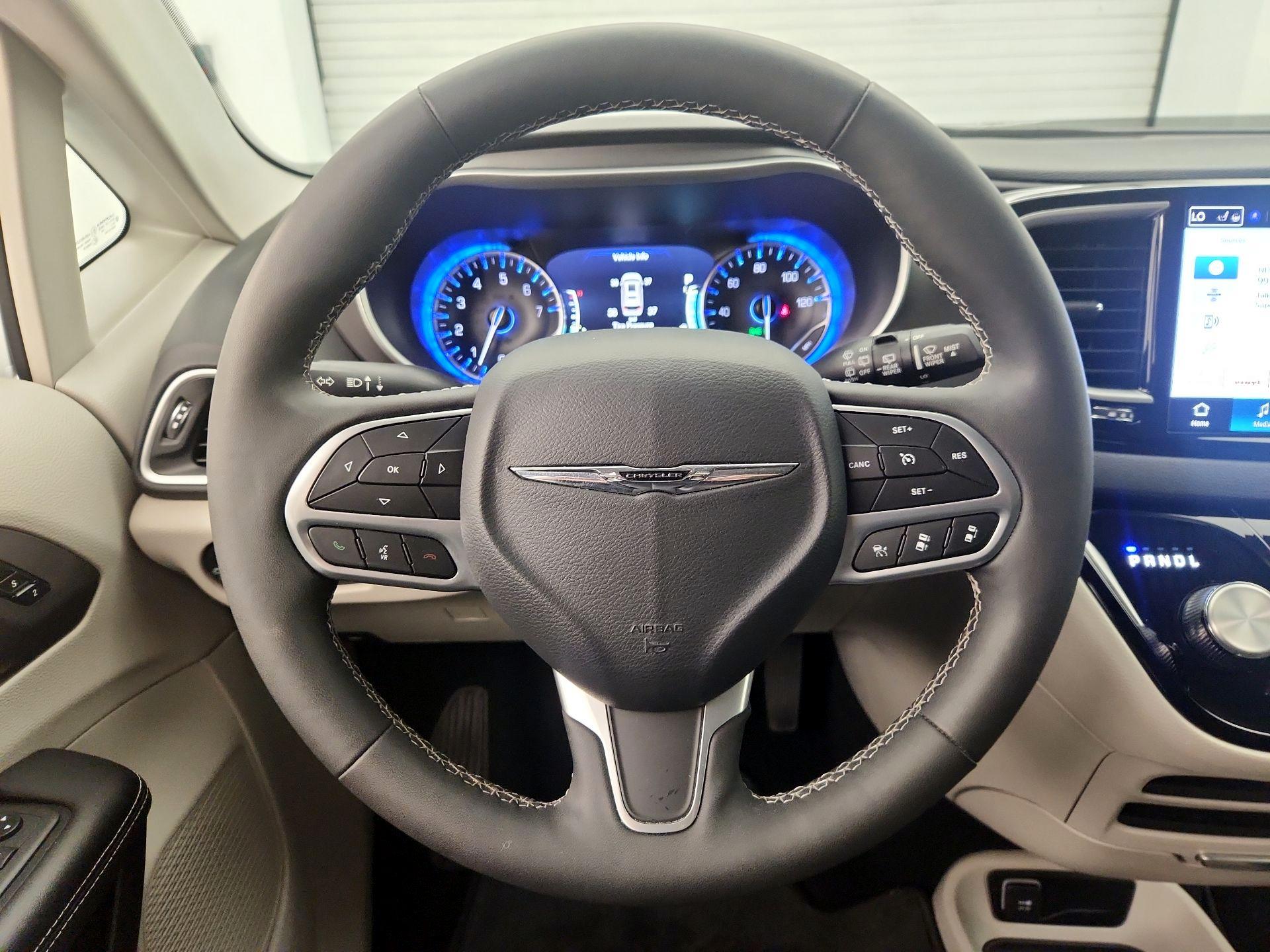 Thumbnail: 2024 Chrysler Pacifica - 10