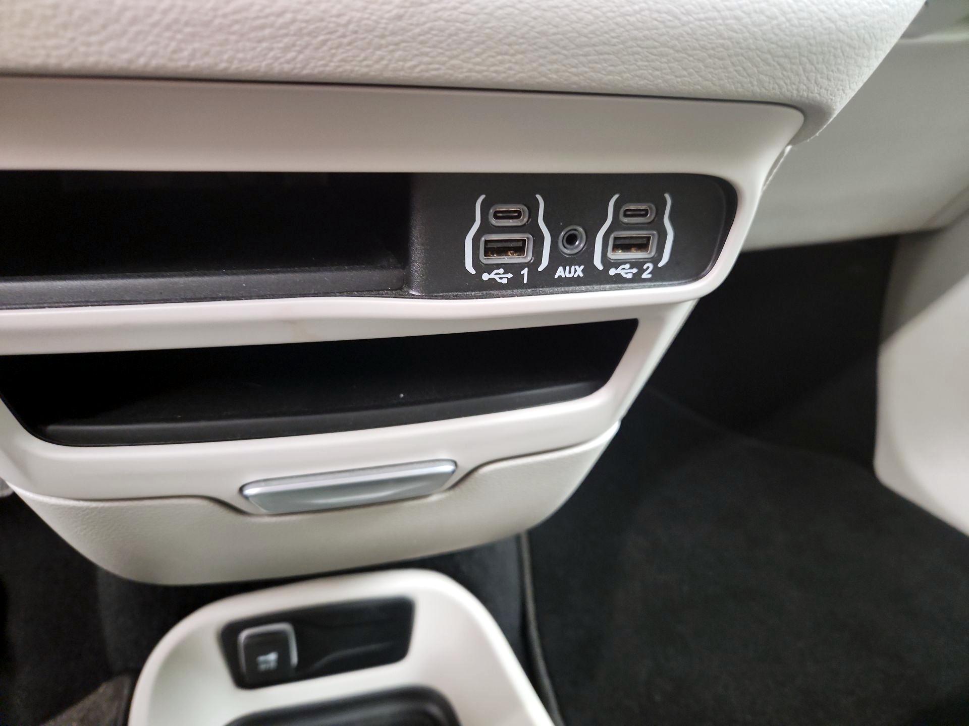 Thumbnail: 2024 Chrysler Pacifica - 18