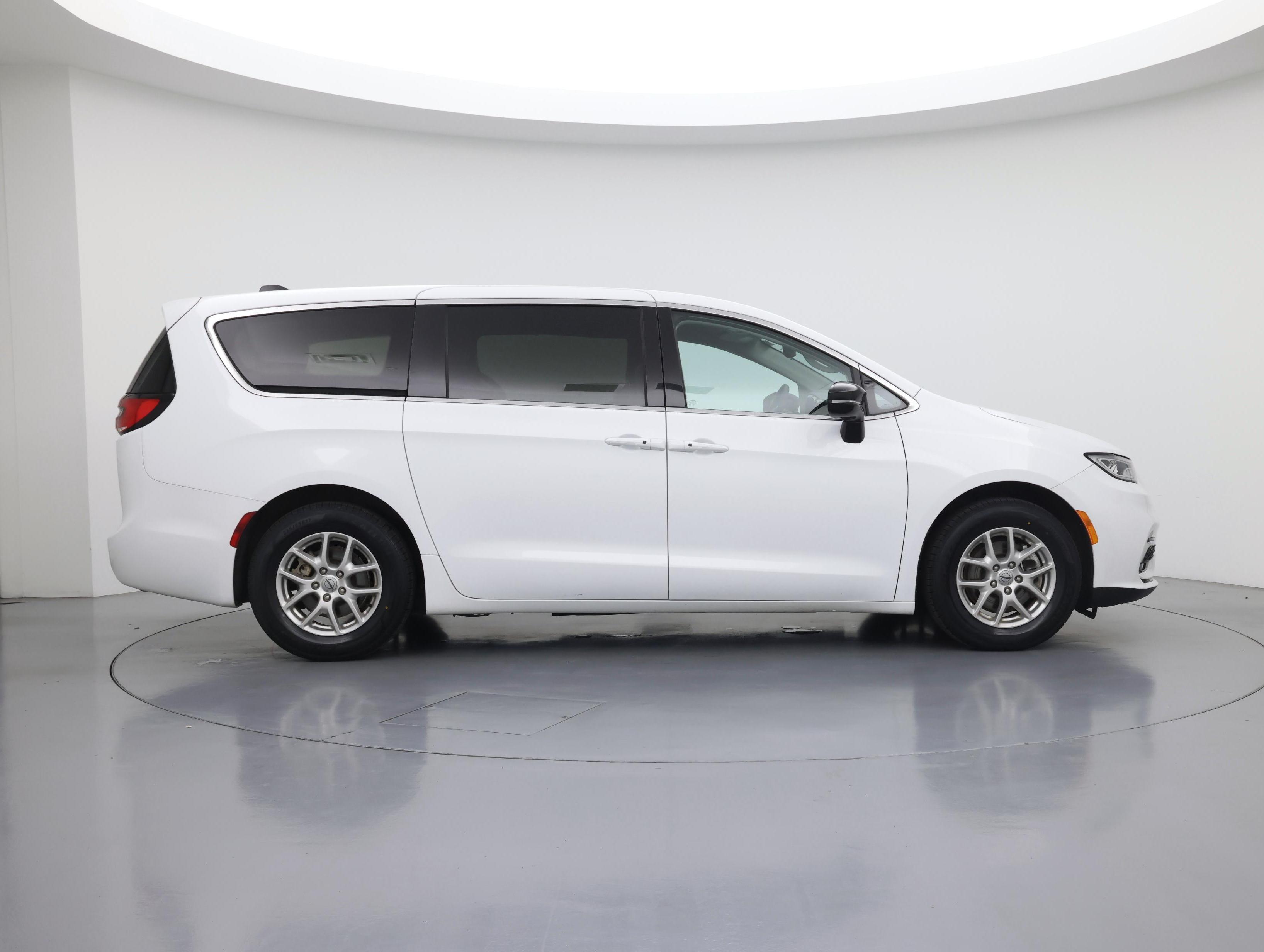 Thumbnail: 2024 Chrysler Pacifica - 7