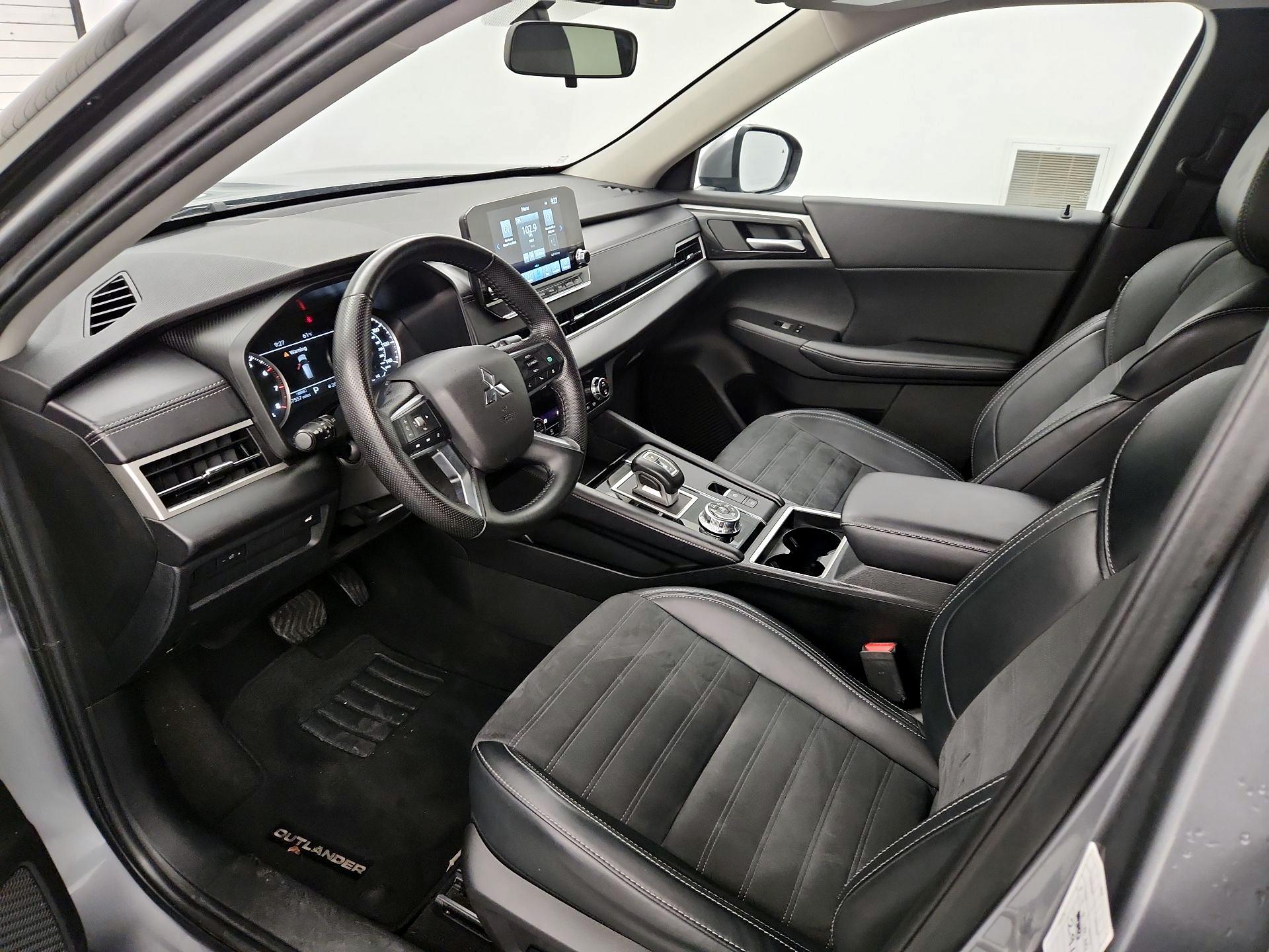 Thumbnail: 2024 Mitsubishi Outlander - 11