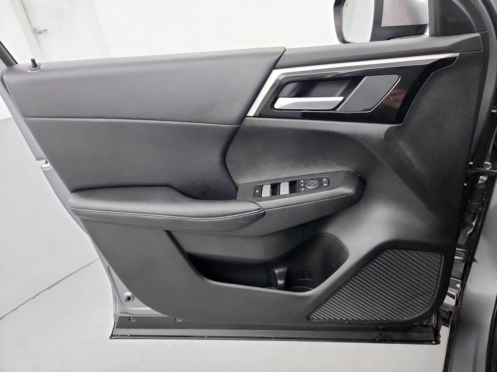 Thumbnail: 2024 Mitsubishi Outlander - 12