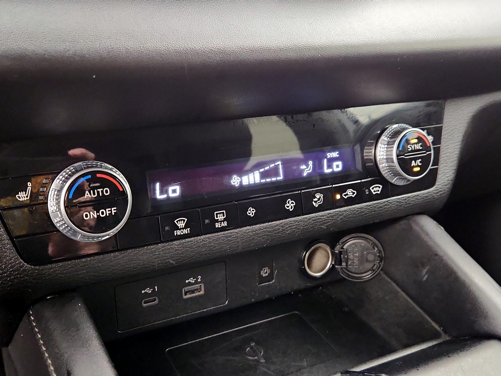 Thumbnail: 2024 Mitsubishi Outlander - 16