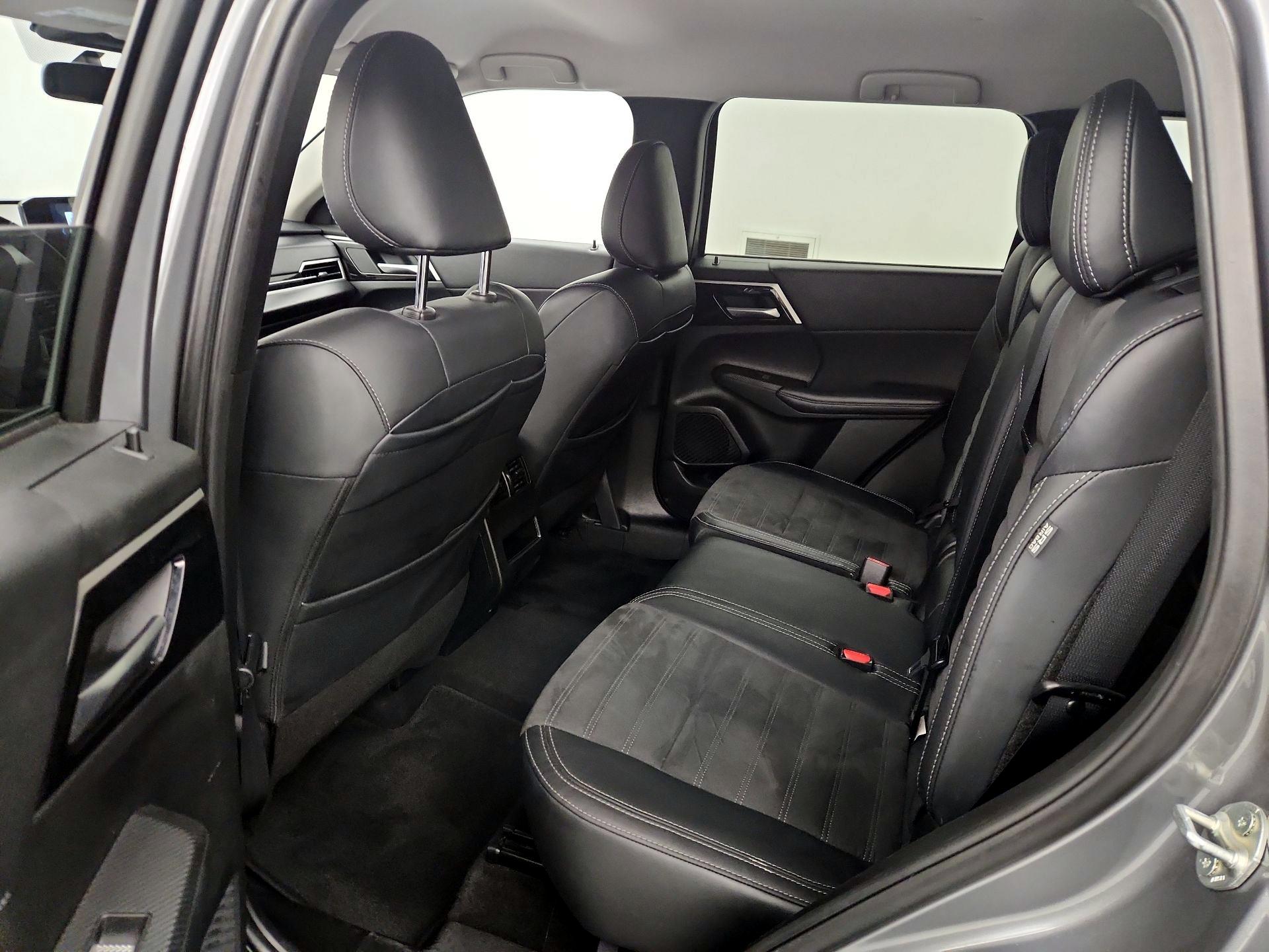 Thumbnail: 2024 Mitsubishi Outlander - 19