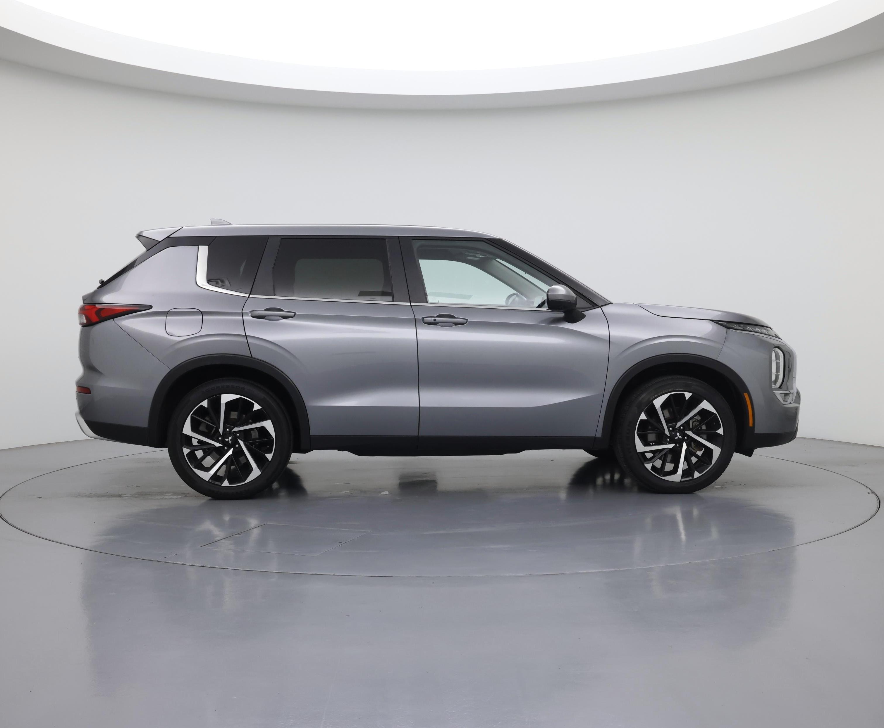 Thumbnail: 2024 Mitsubishi Outlander - 7