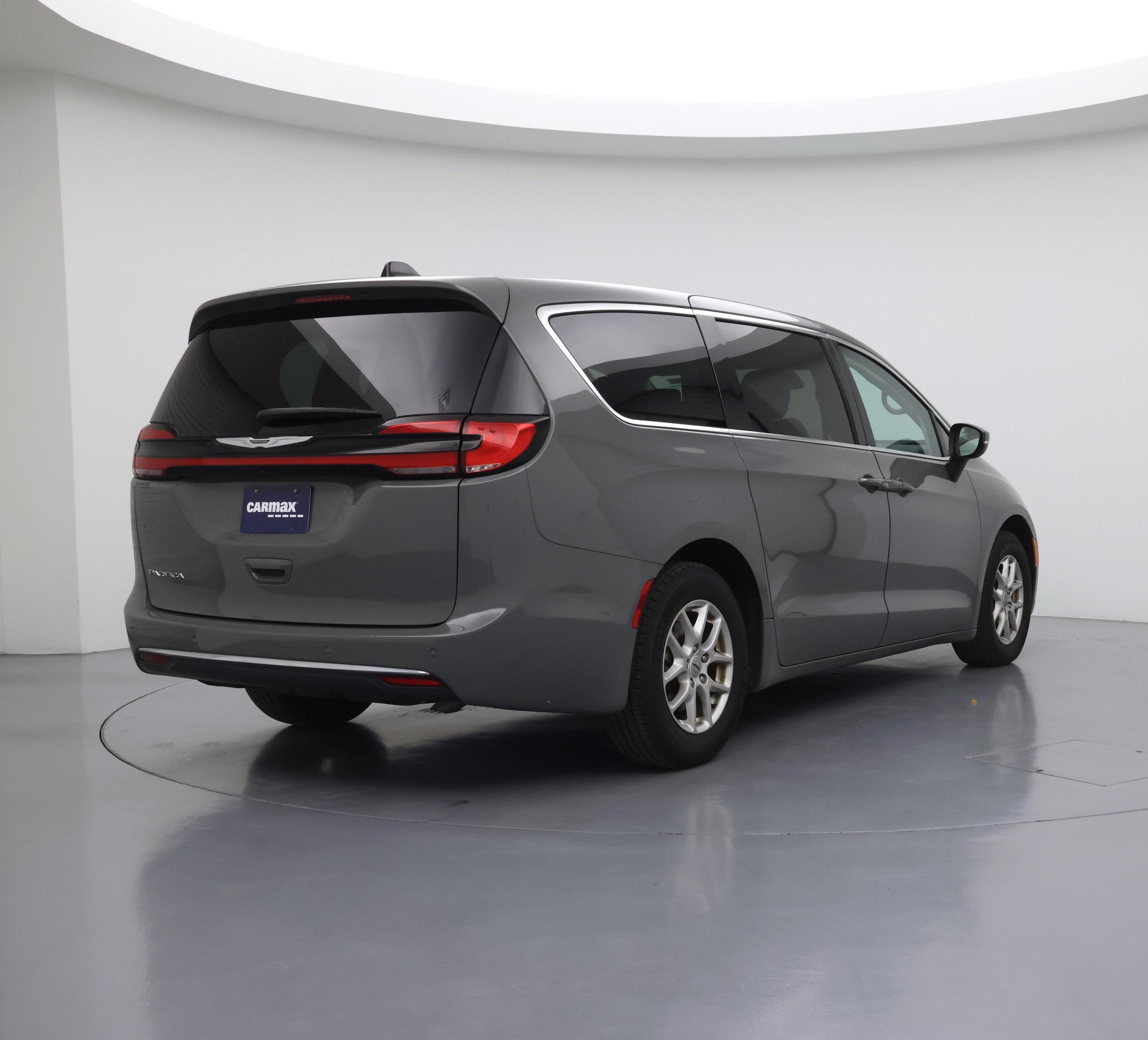 Thumbnail: 2023 Chrysler Pacifica - 8