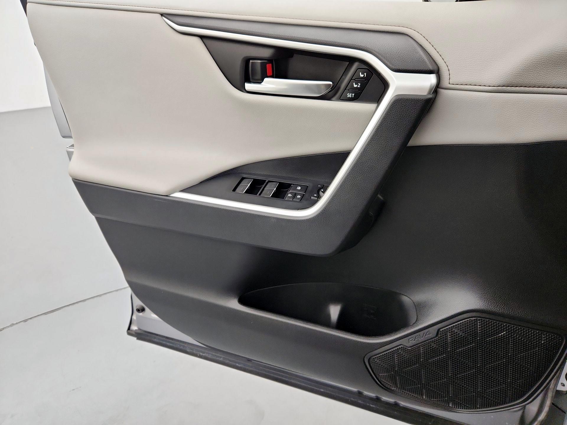Thumbnail: 2022 Toyota RAV4 - 12