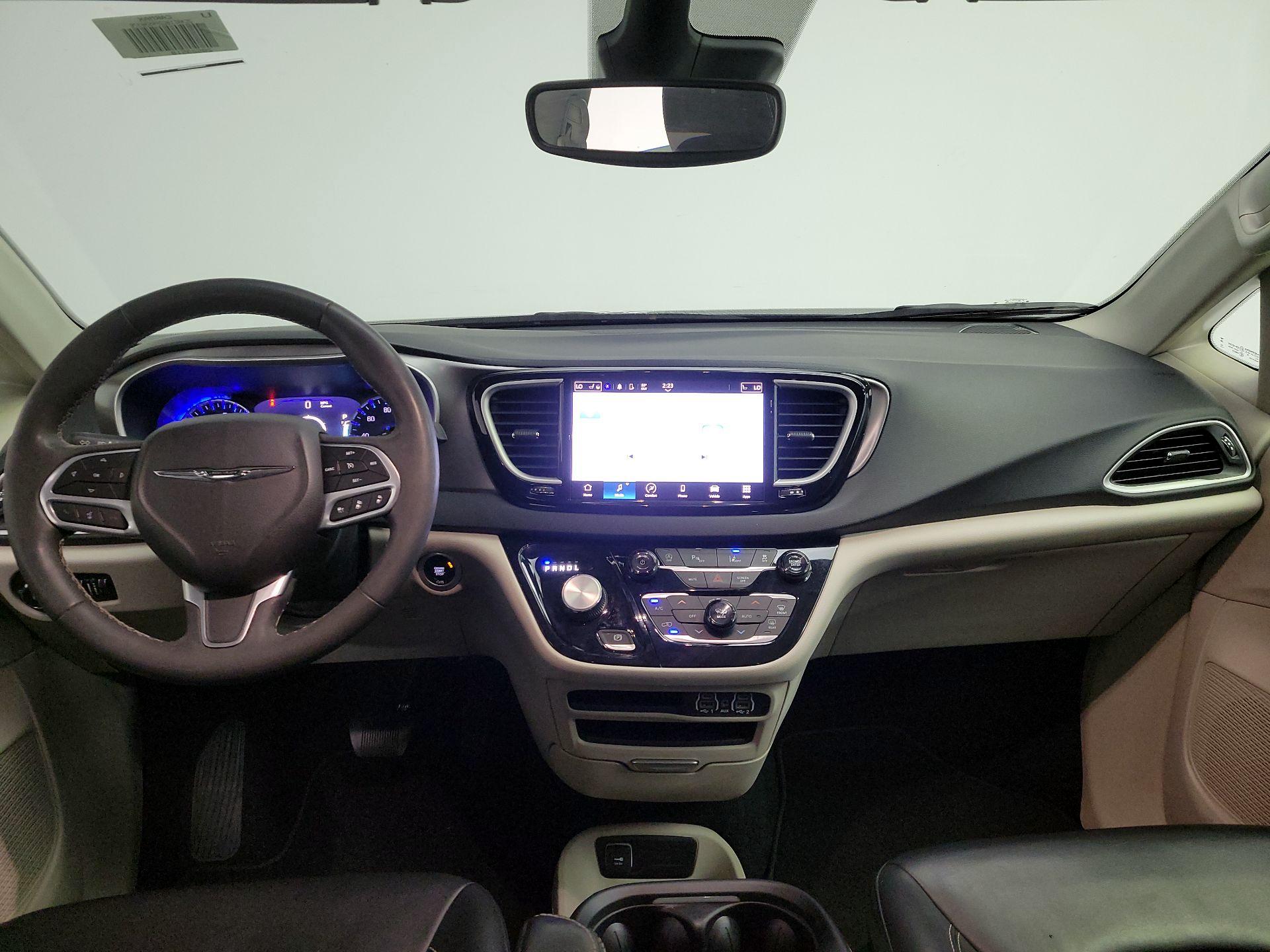 Thumbnail: 2023 Chrysler Pacifica - 9