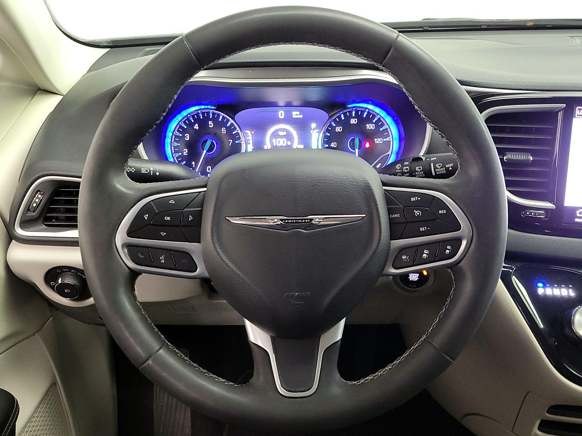 Thumbnail: 2023 Chrysler Pacifica - 10