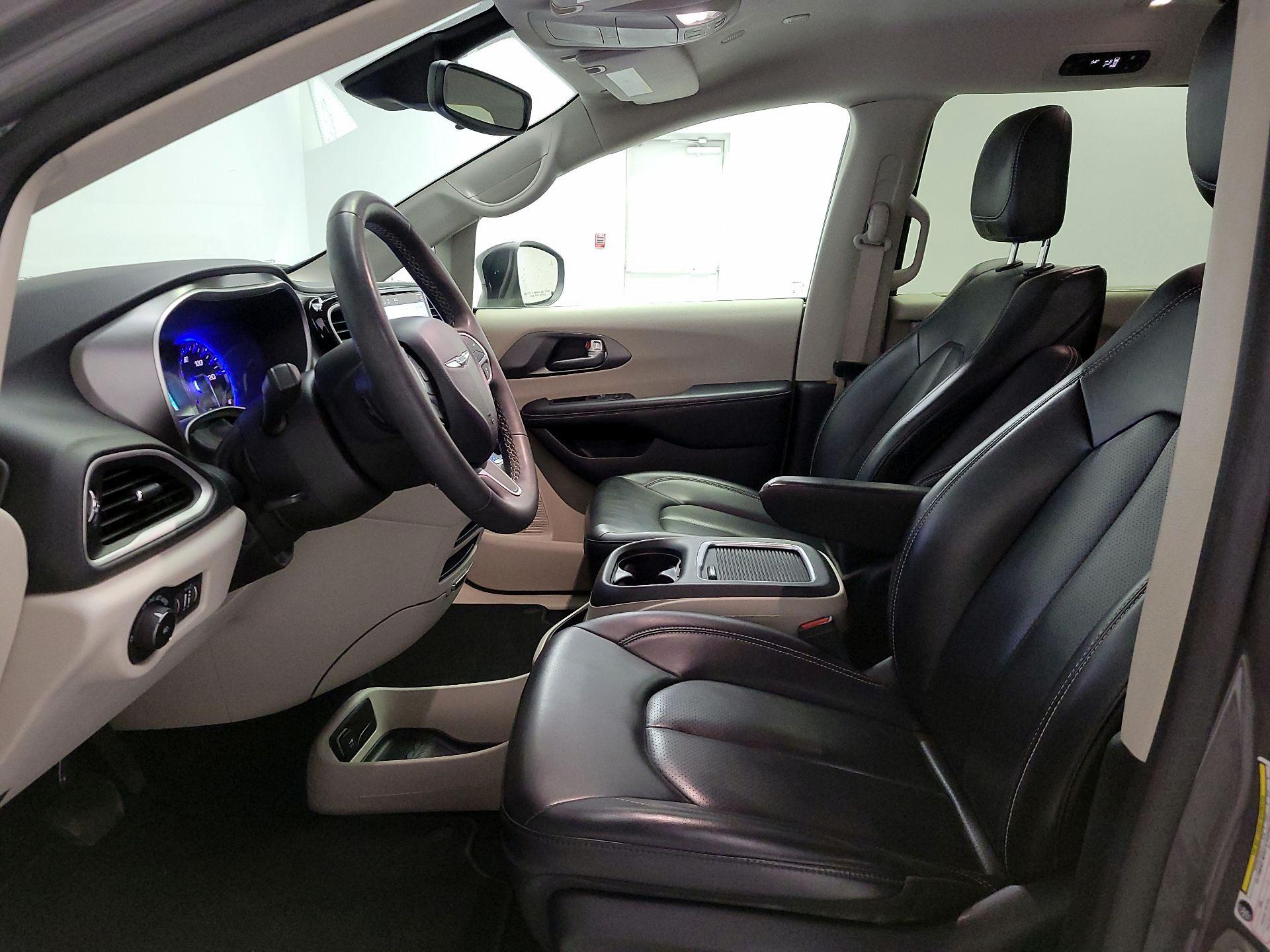 Thumbnail: 2023 Chrysler Pacifica - 11