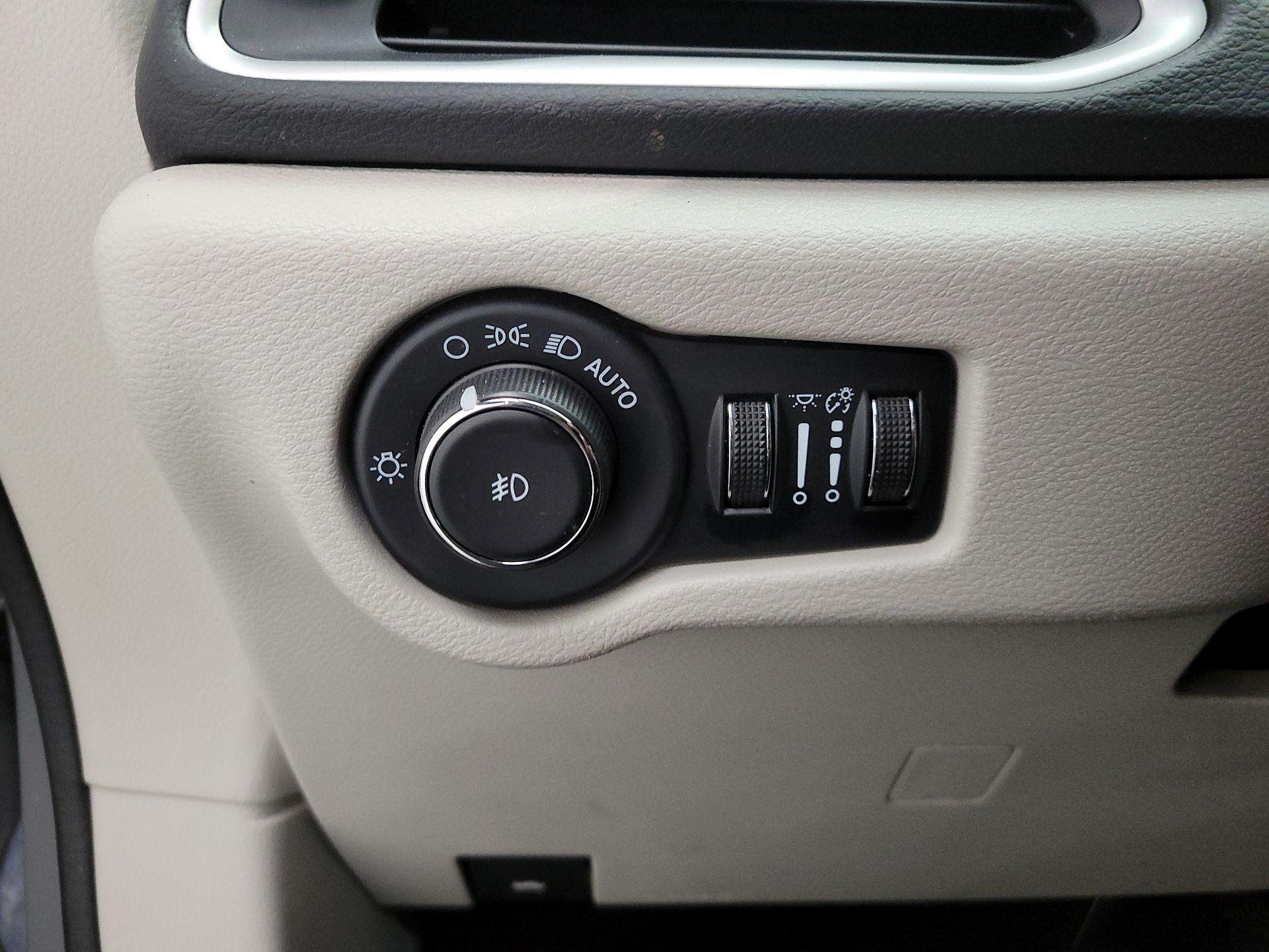 Thumbnail: 2023 Chrysler Pacifica - 13