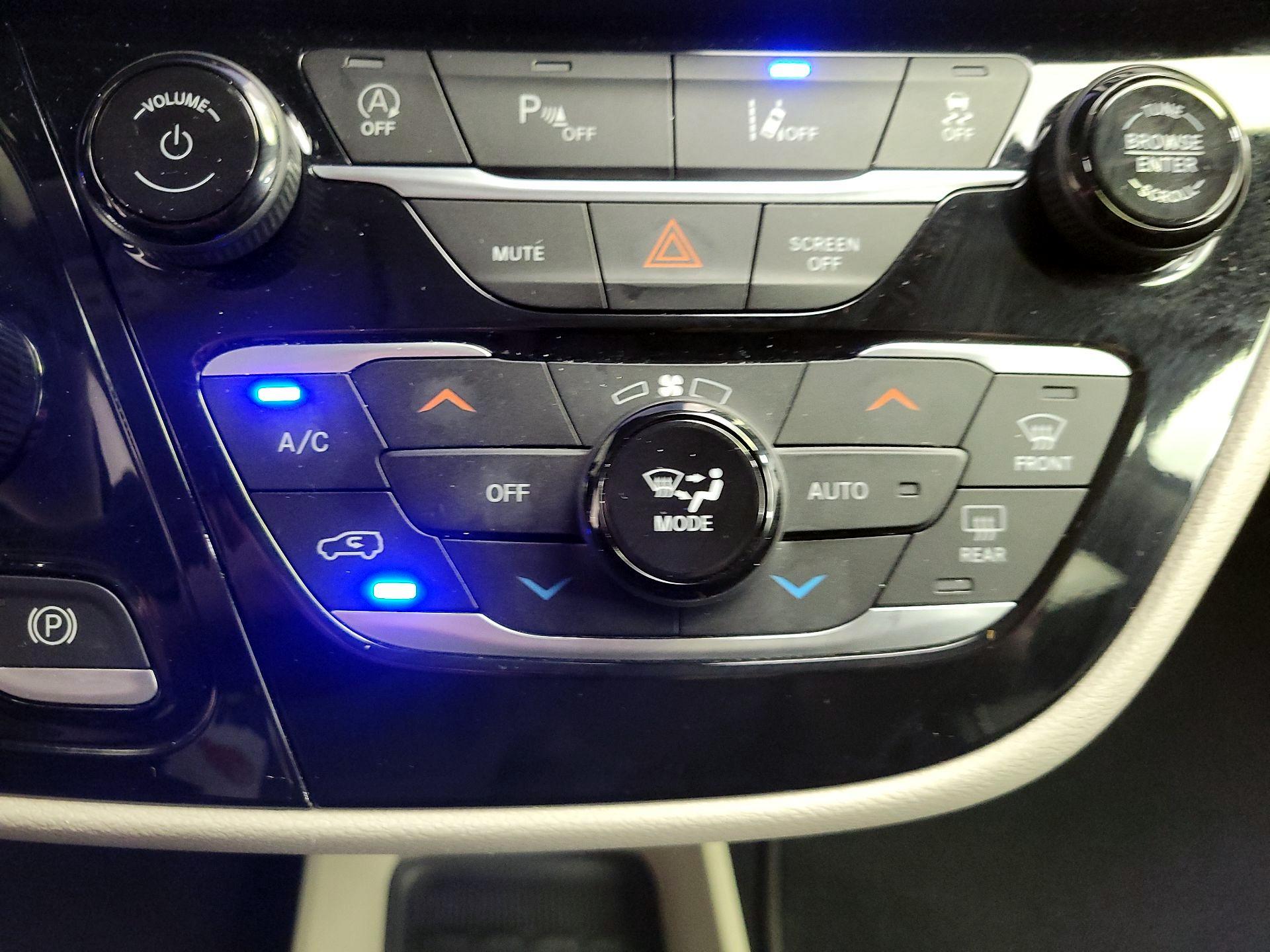 Thumbnail: 2023 Chrysler Pacifica - 16