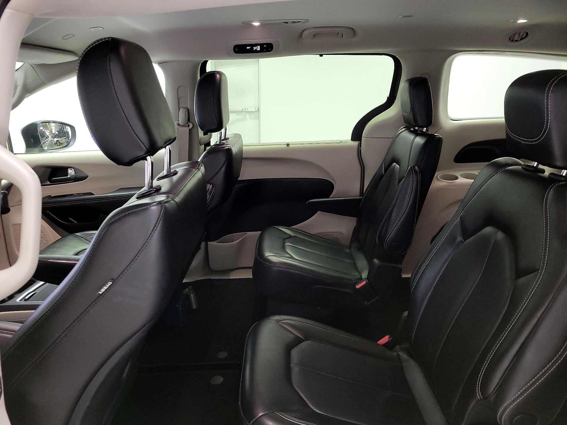 Thumbnail: 2023 Chrysler Pacifica - 19