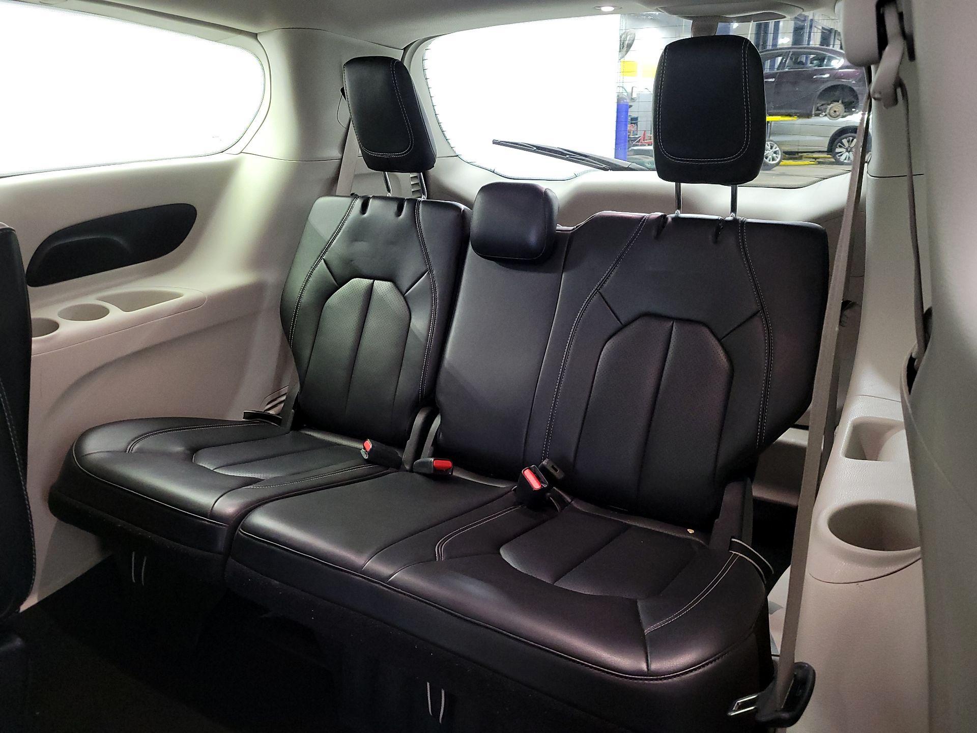 Thumbnail: 2023 Chrysler Pacifica - 20