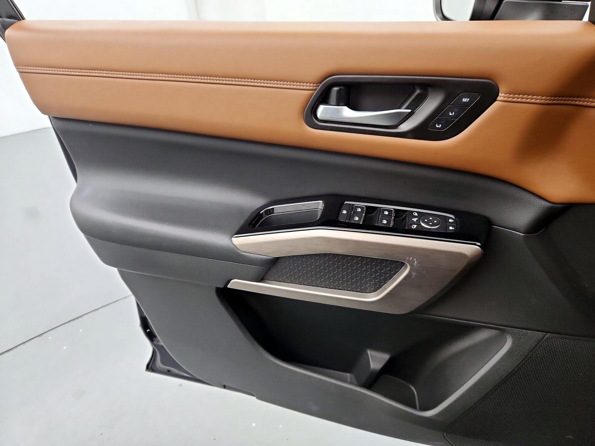 Thumbnail: 2023 Nissan Pathfinder - 12