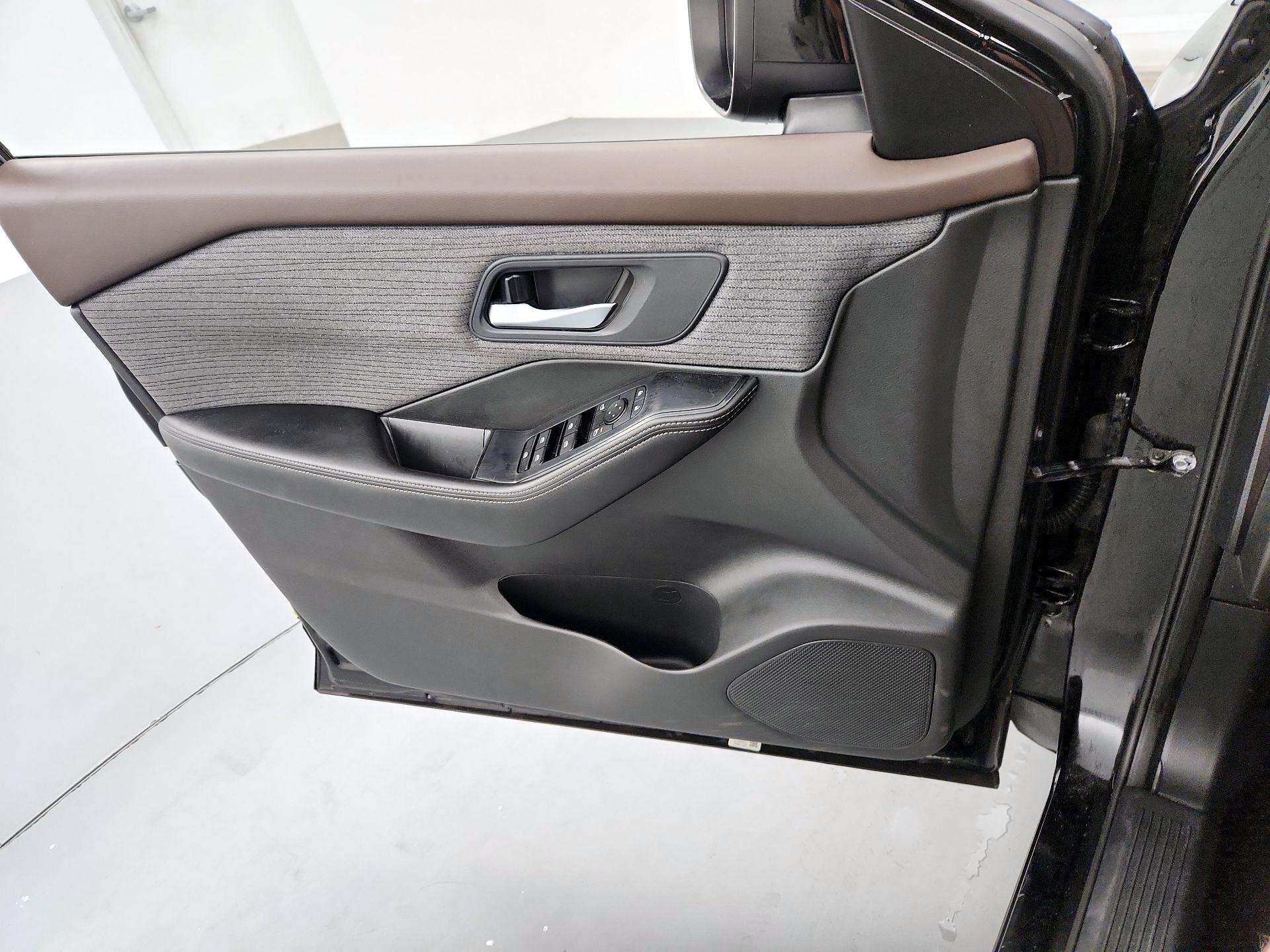 Thumbnail: 2023 Nissan Rogue - 12