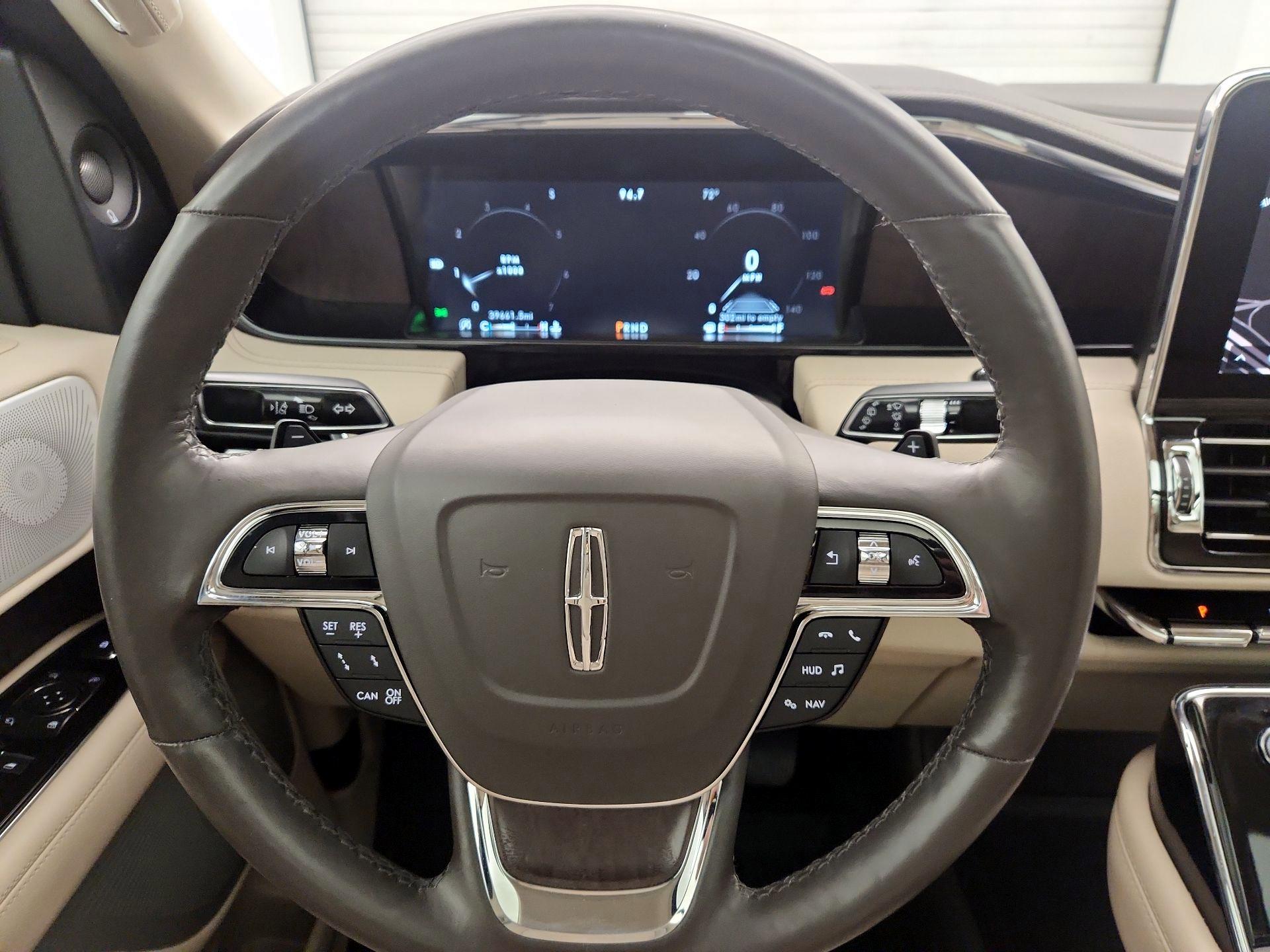 Thumbnail: 2021 Lincoln Navigator - 10