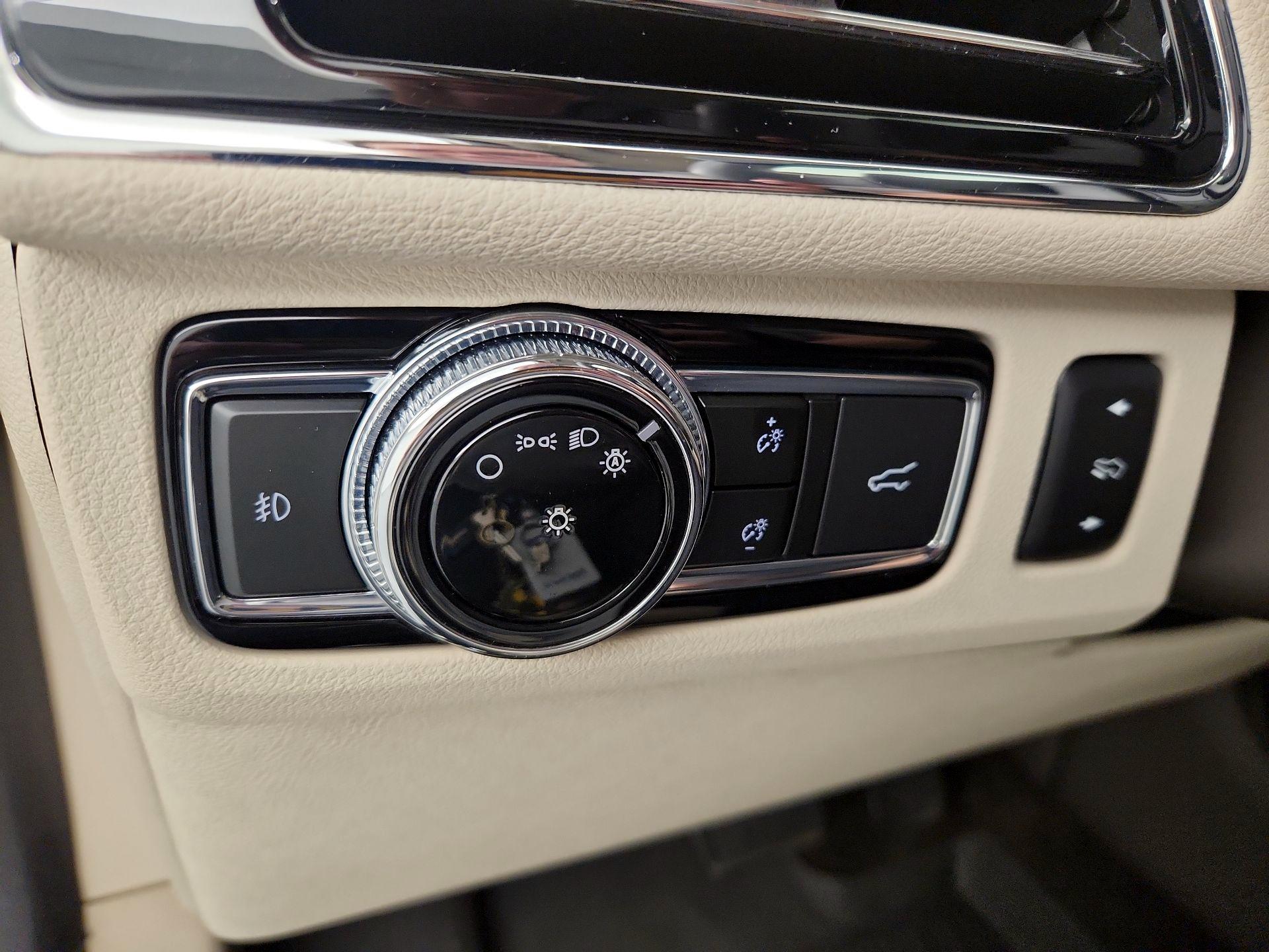 Thumbnail: 2021 Lincoln Navigator - 13