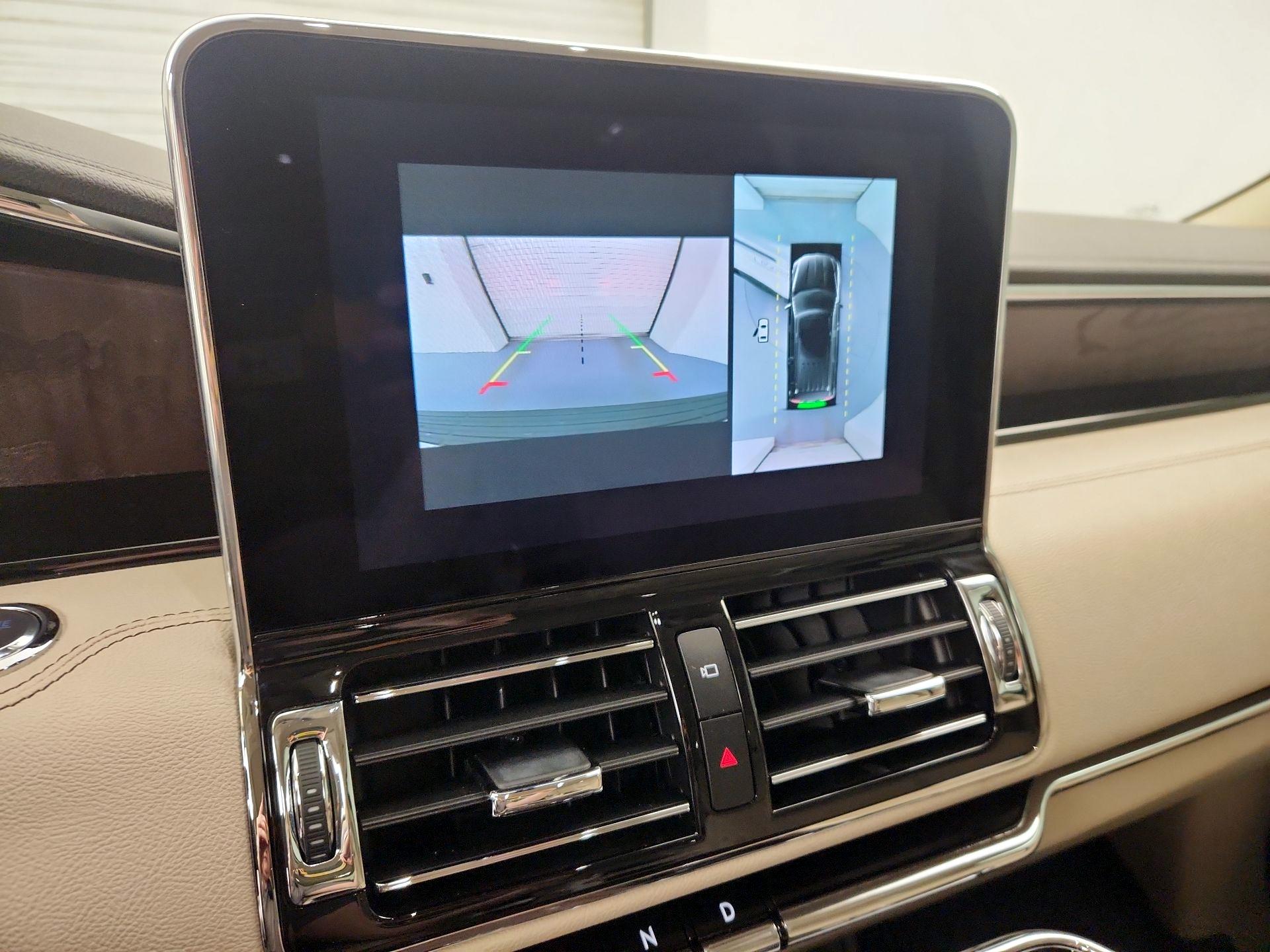 Thumbnail: 2021 Lincoln Navigator - 15