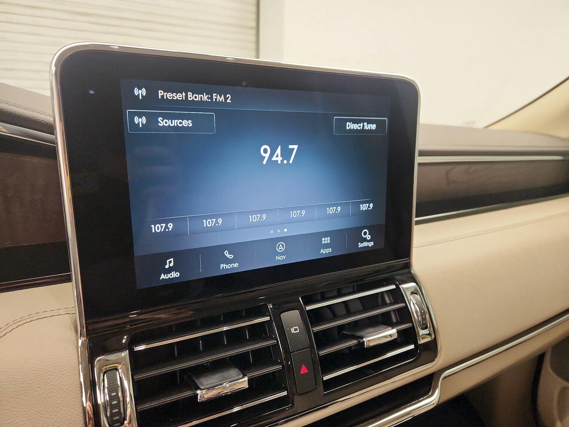 Thumbnail: 2021 Lincoln Navigator - 16