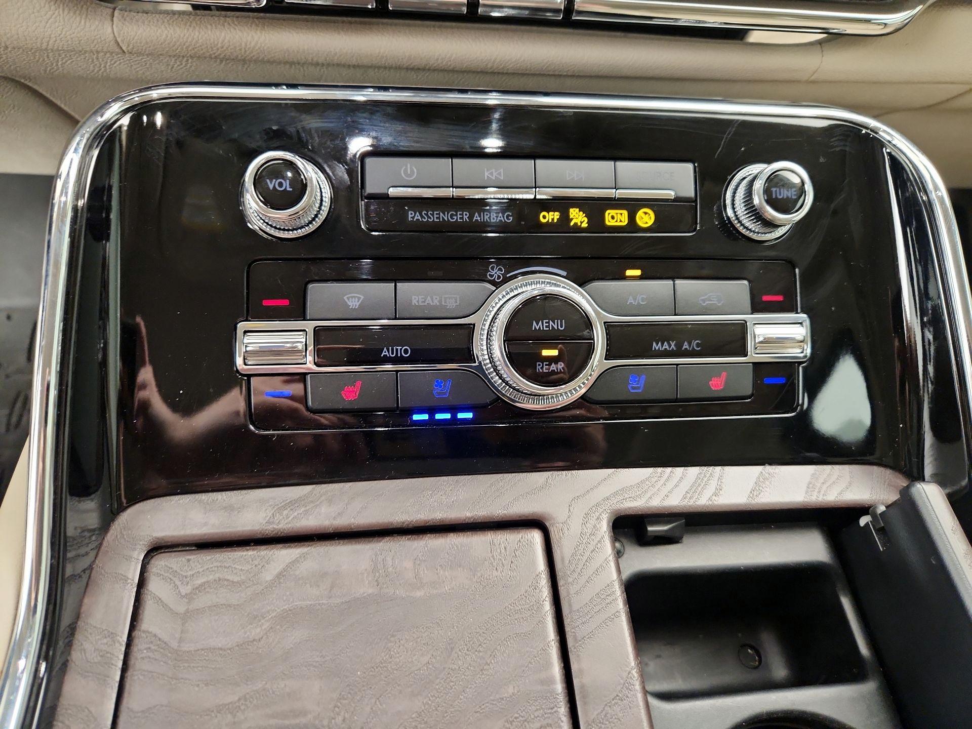 Thumbnail: 2021 Lincoln Navigator - 17