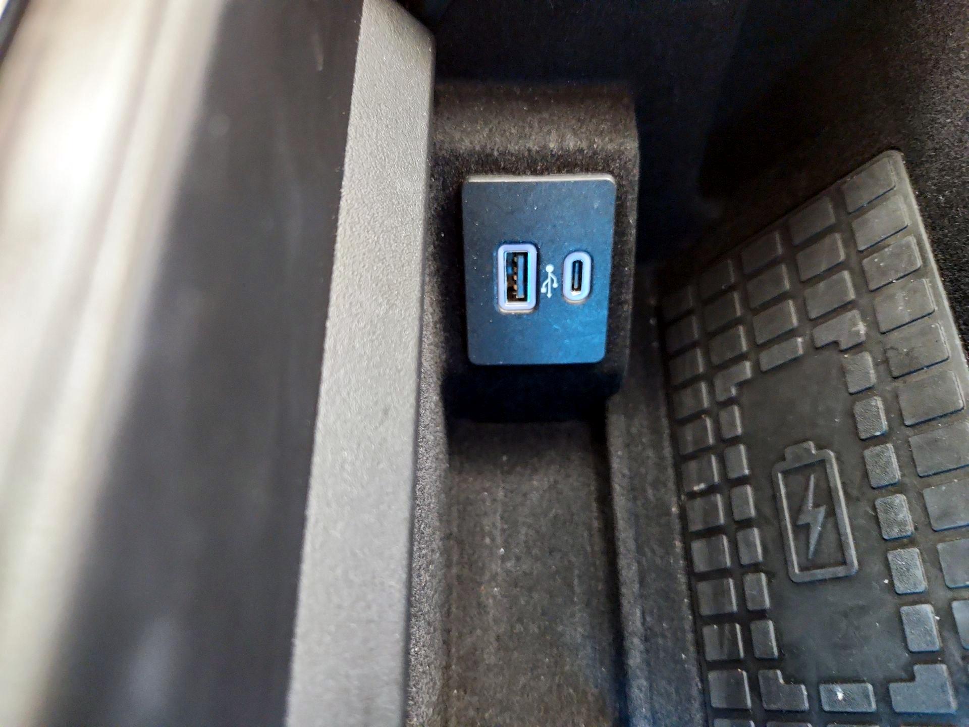 Thumbnail: 2021 Lincoln Navigator - 19