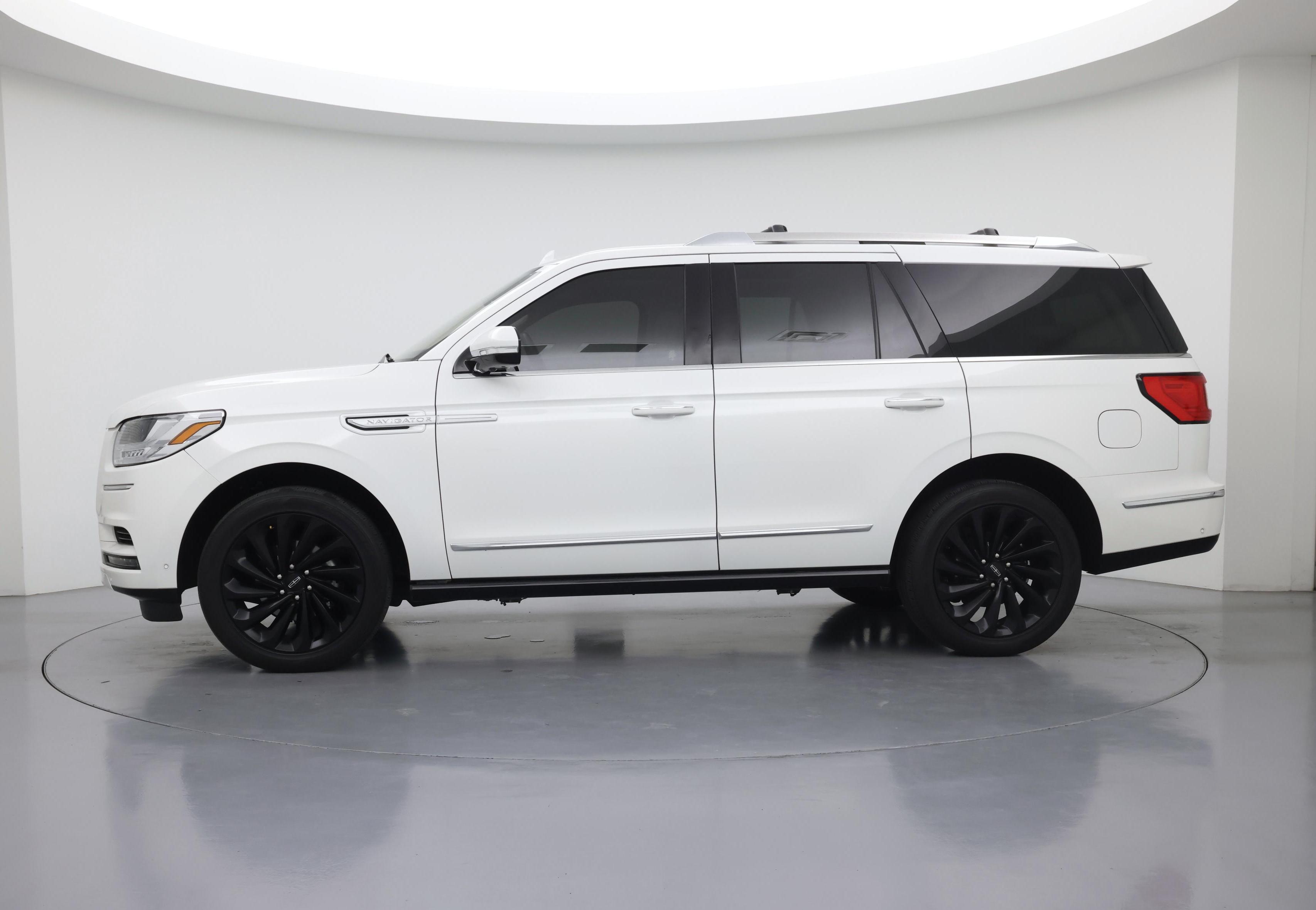 Thumbnail: 2021 Lincoln Navigator - 3