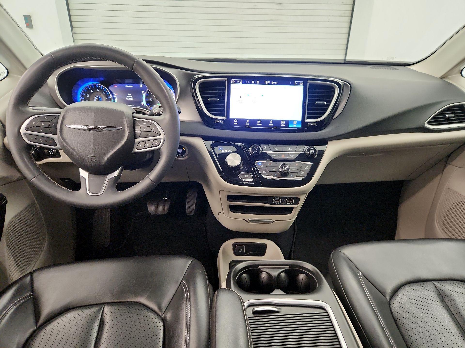 Thumbnail: 2023 Chrysler Pacifica - 9