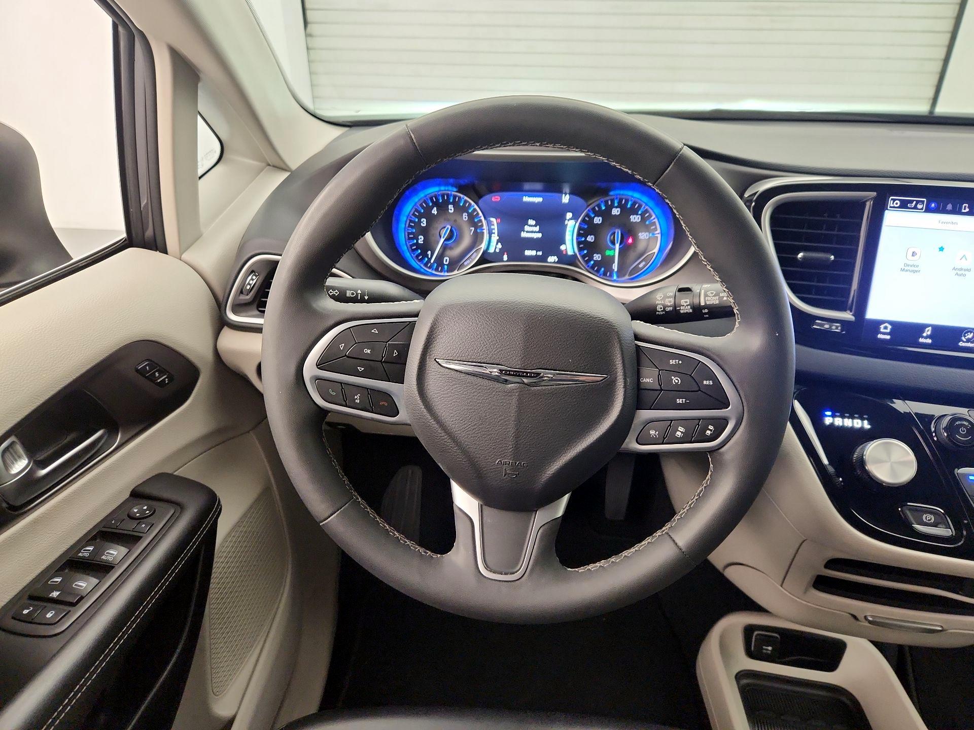 Thumbnail: 2023 Chrysler Pacifica - 10