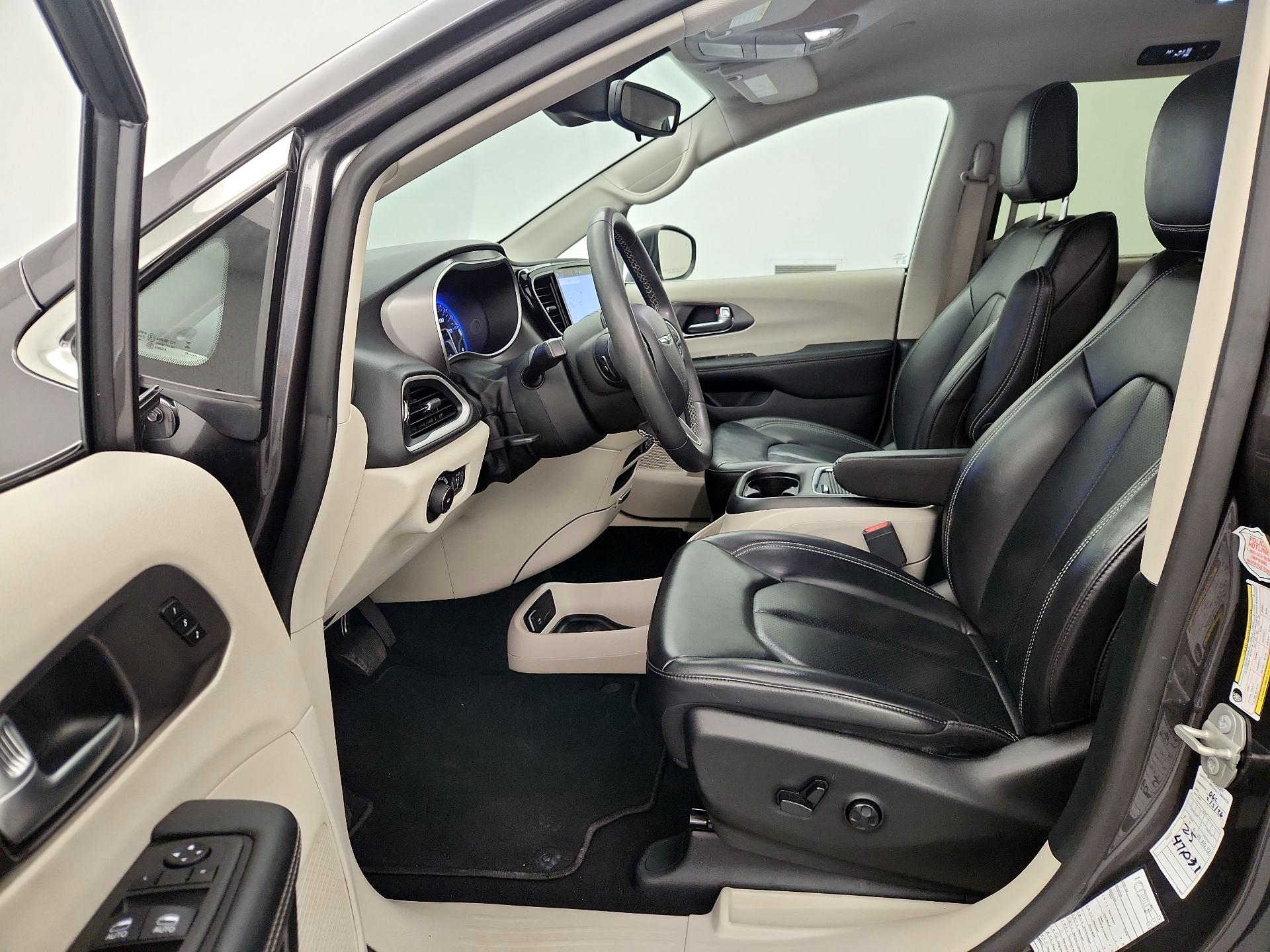 Thumbnail: 2023 Chrysler Pacifica - 11