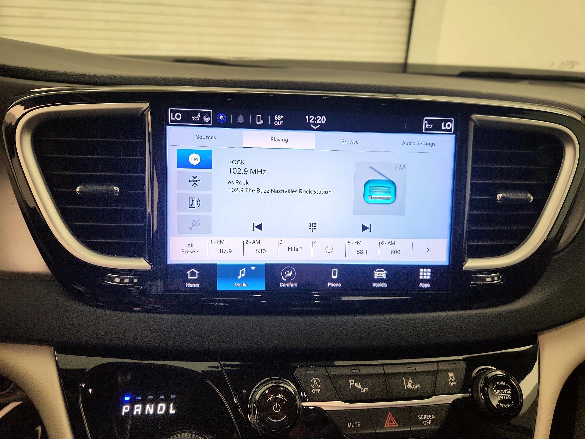 Thumbnail: 2023 Chrysler Pacifica - 15