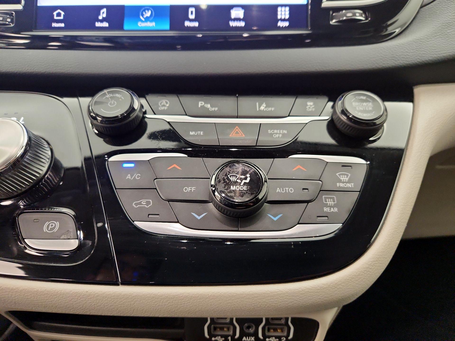 Thumbnail: 2023 Chrysler Pacifica - 16