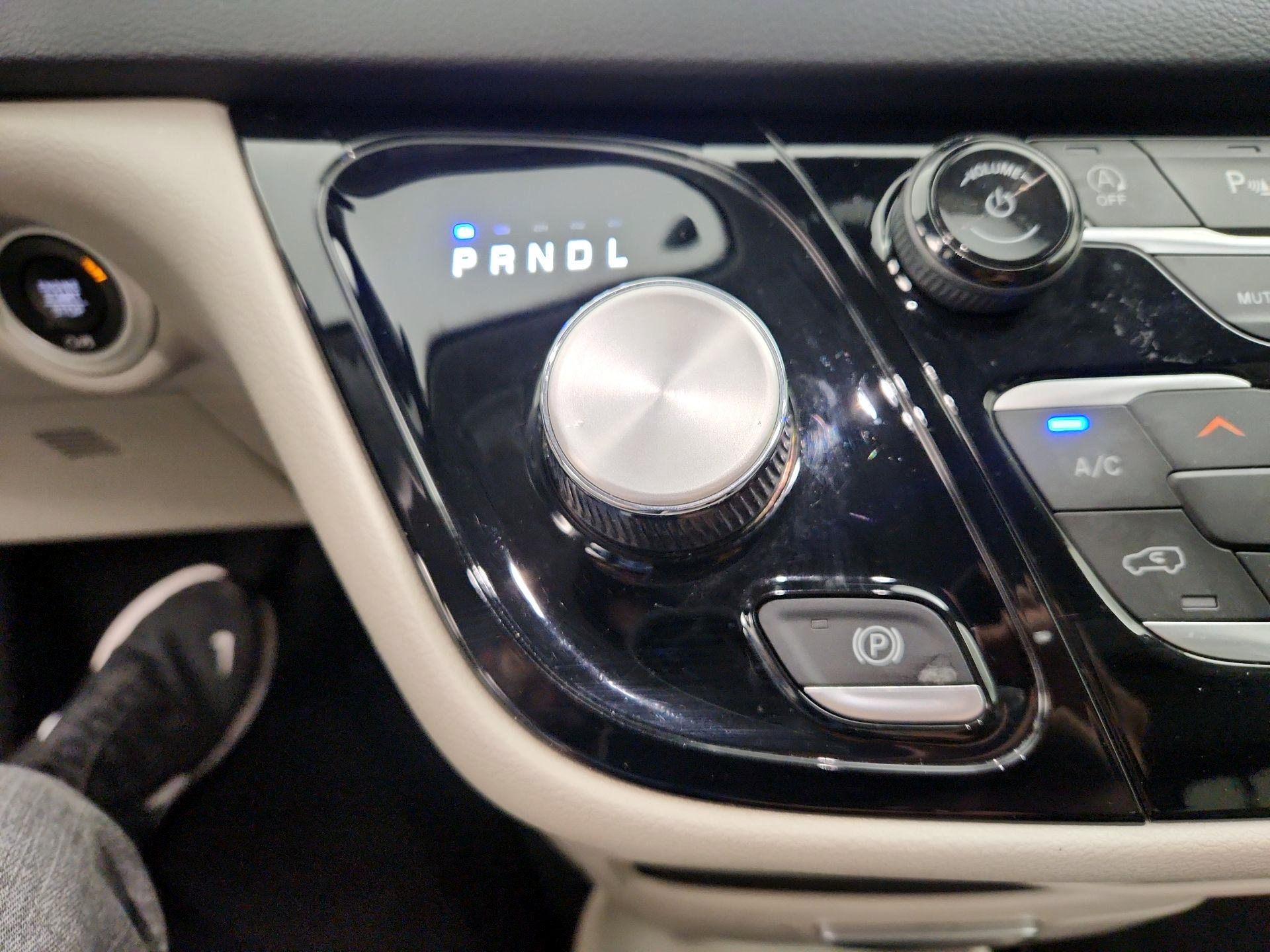 Thumbnail: 2023 Chrysler Pacifica - 17