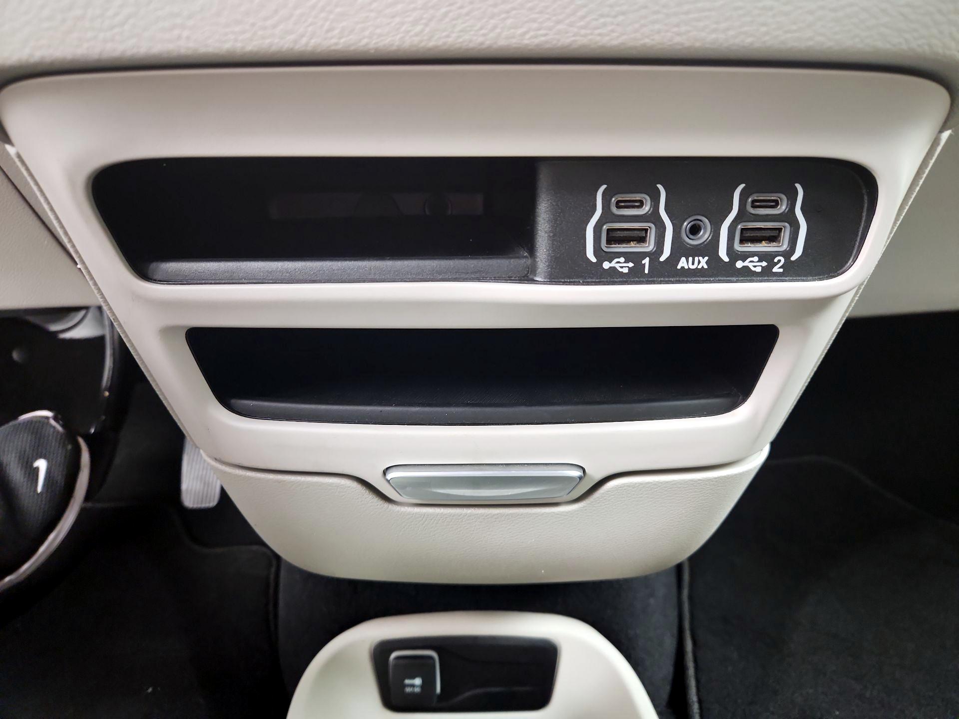 Thumbnail: 2023 Chrysler Pacifica - 18